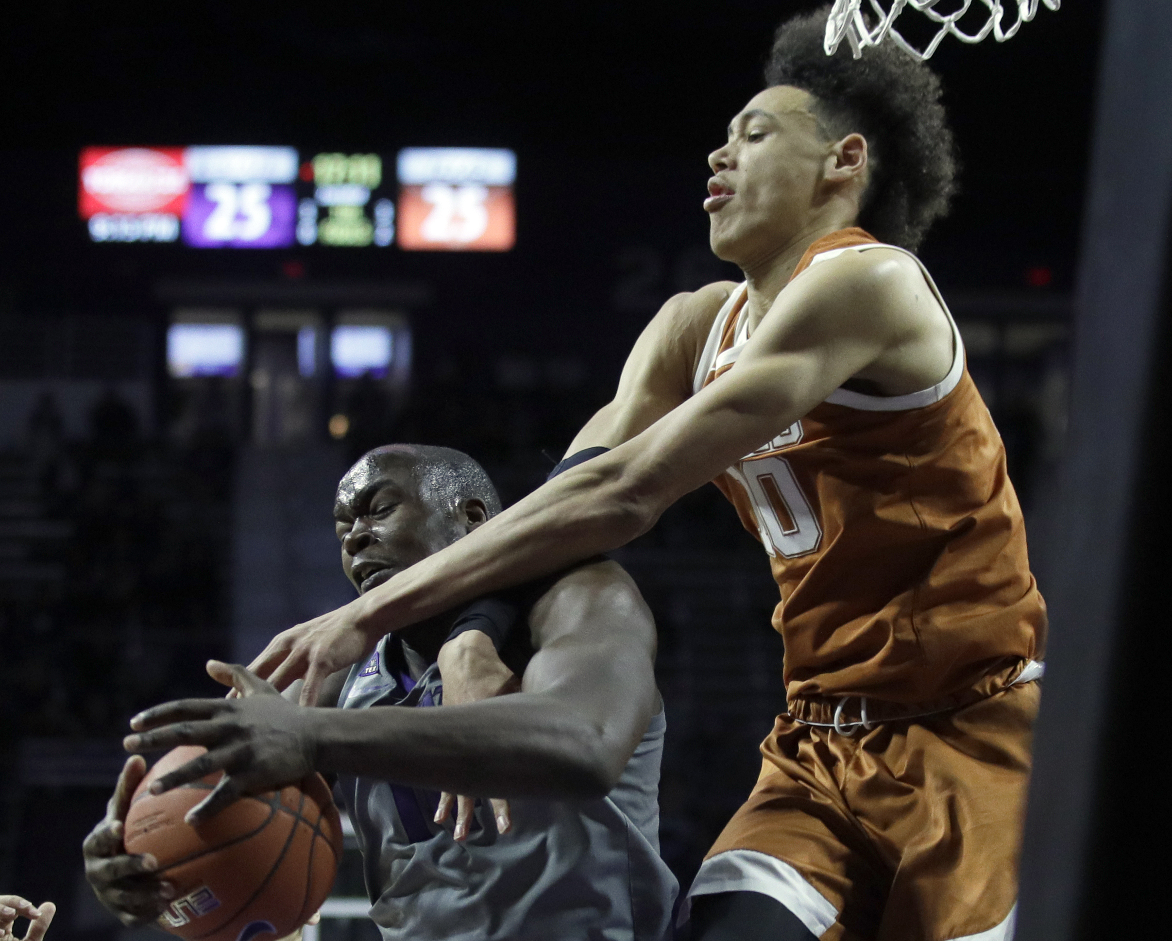 Texas pulls away from short-handed Kansas State, 67-47