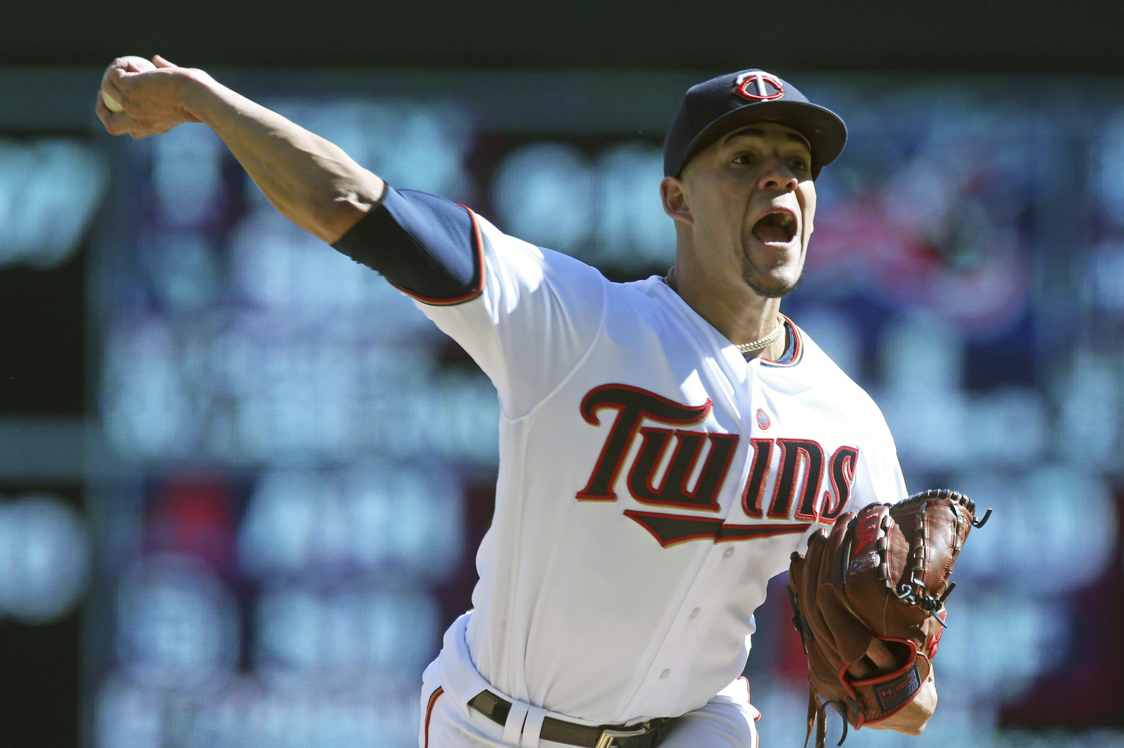 Berrios pitches Twins past White Sox 2-1 in 1st game