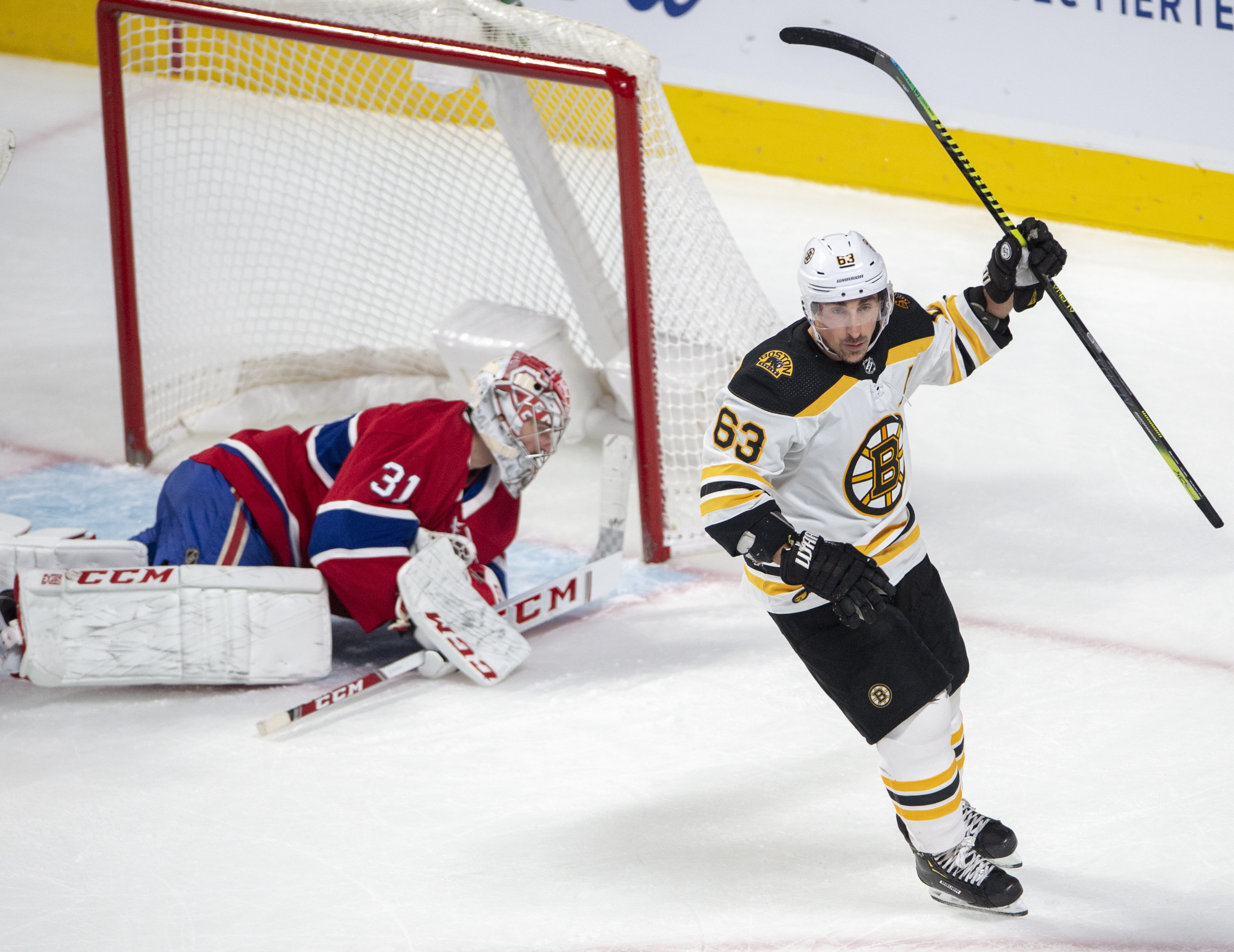 Pastrnak records 2nd hat trick, Bruins rout Canadiens 8-1