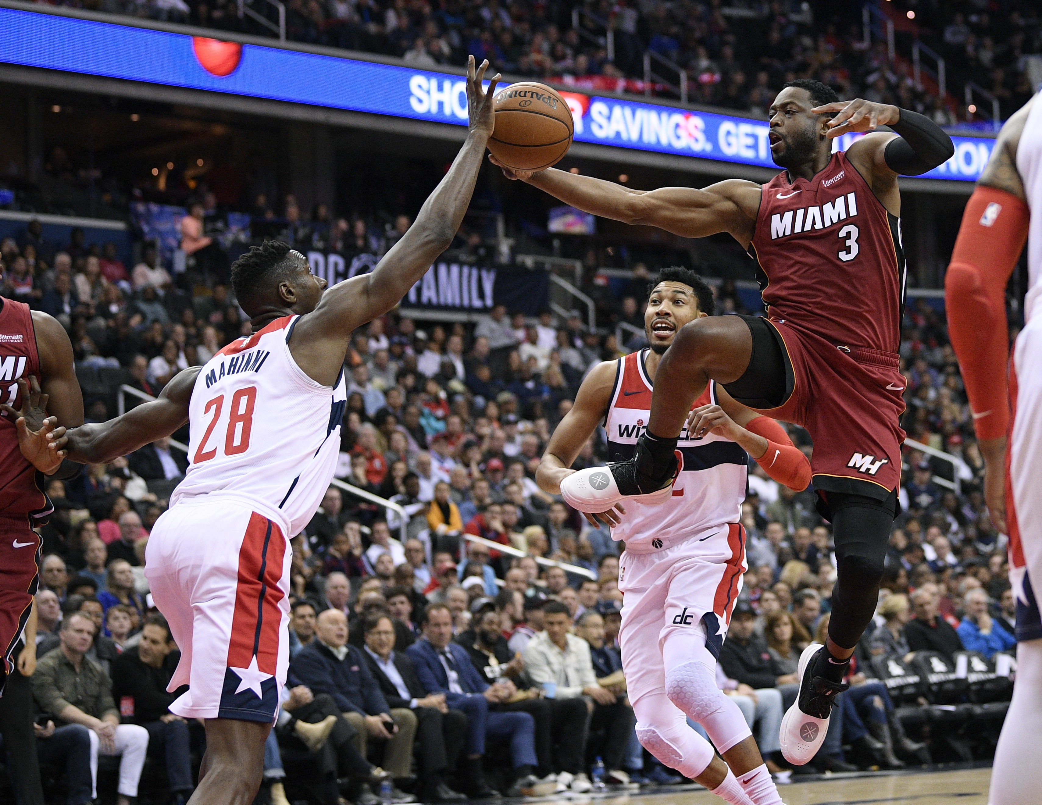 Olynyk’s putback off Wade’s miss lifts Heat past Wiz 113-112