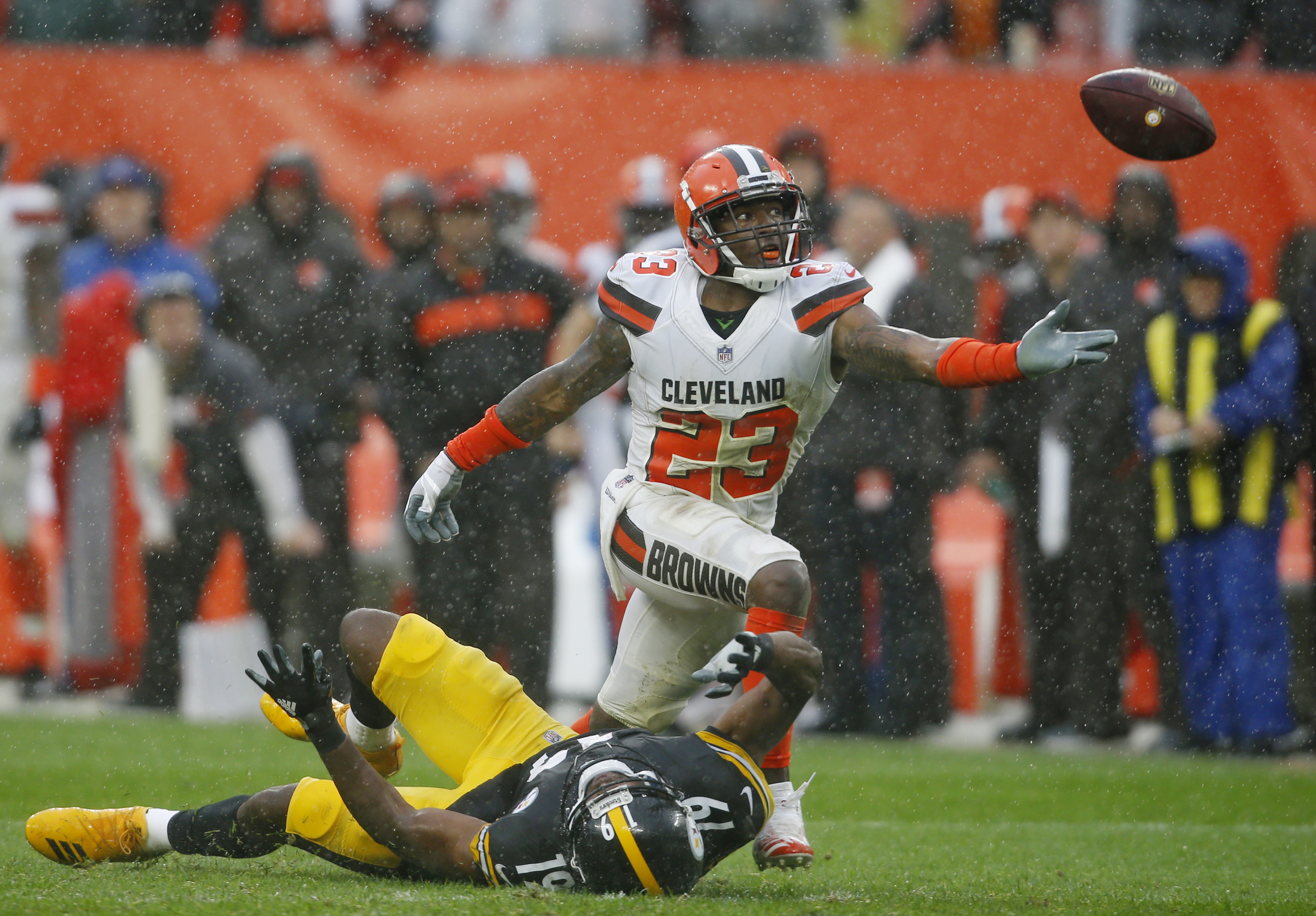 Well, the Browns didn’t lose, tying Steelers 21-21