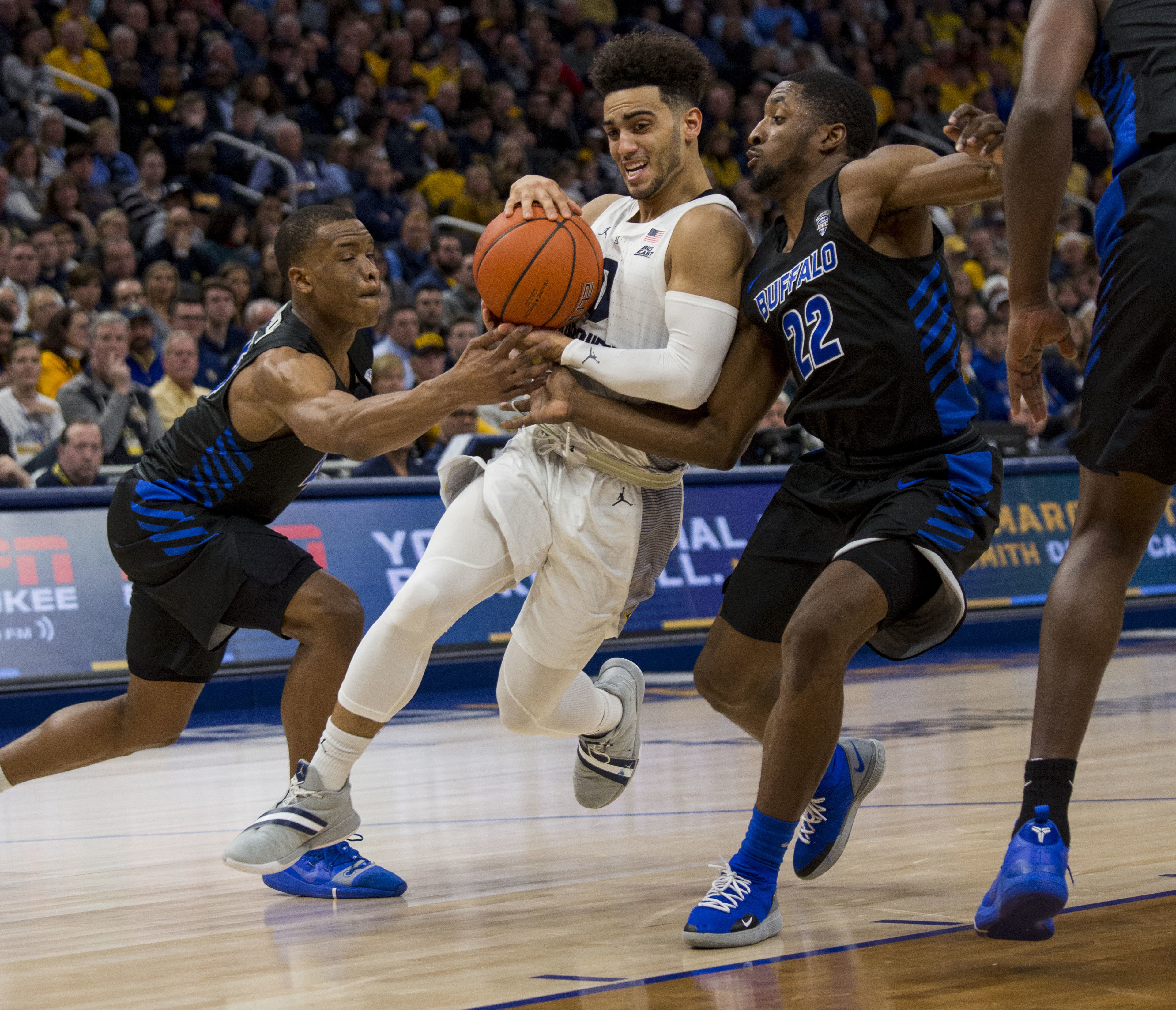 Howard scores 45, lifts No. 20 Marquette past No. 14 Buffalo