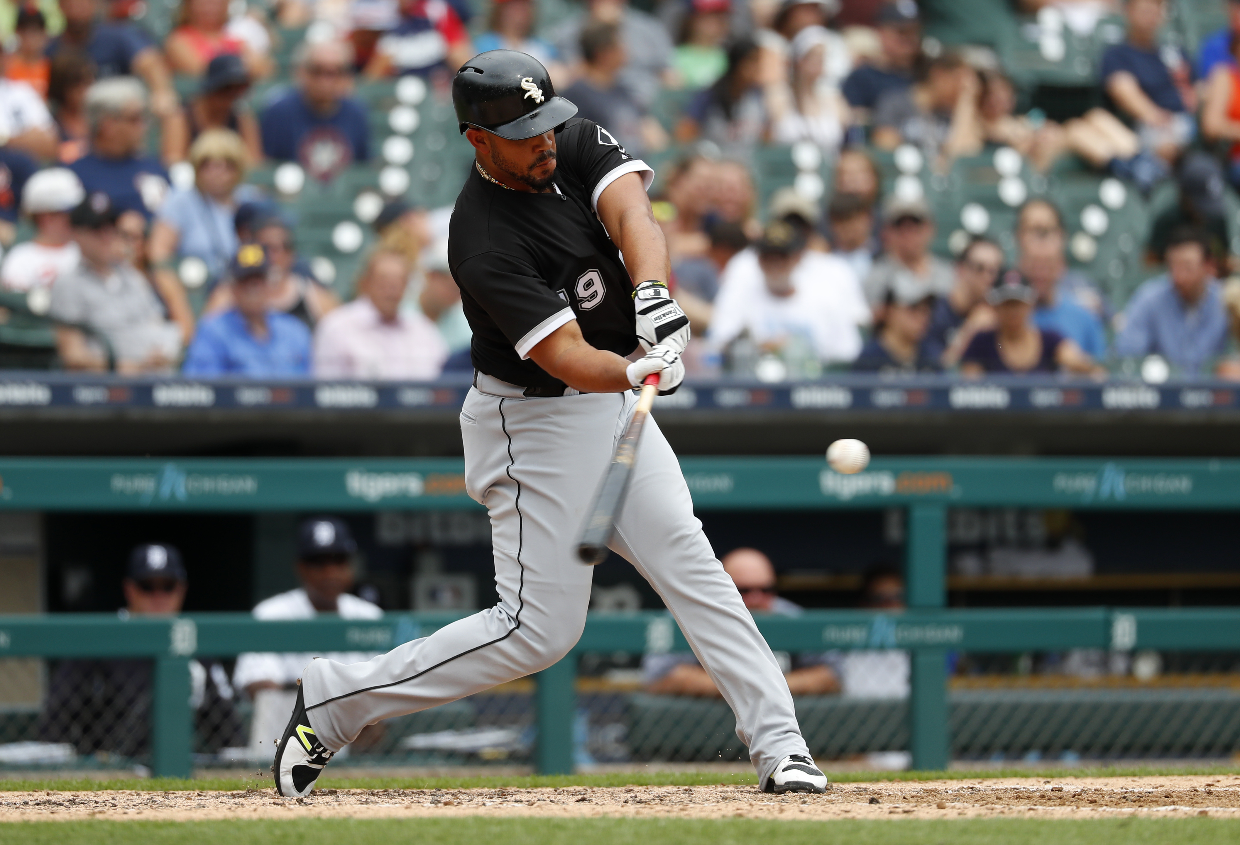 Davidson, Abreu homer as White Sox hold off Tigers, 6-5