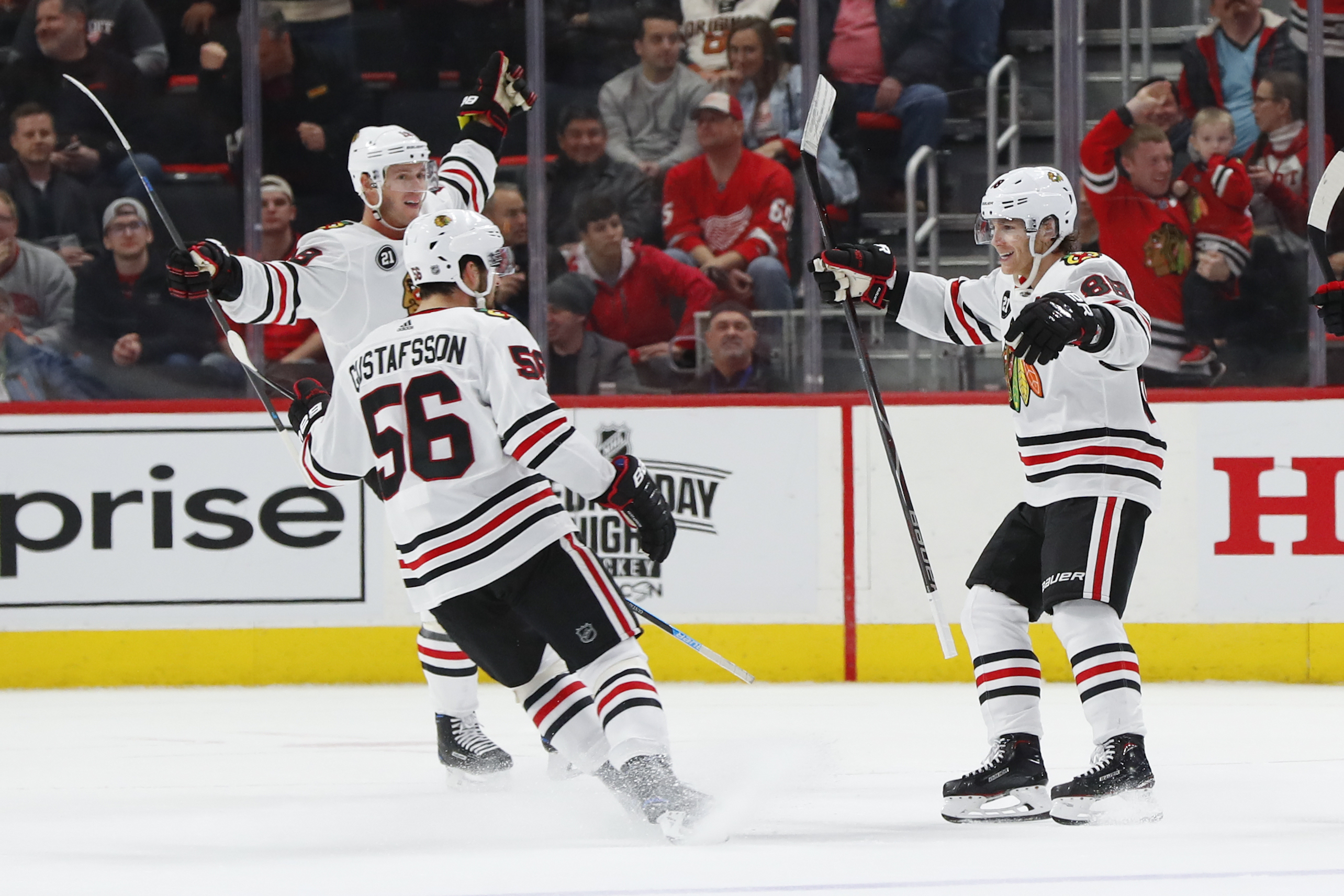 Kane scores 2 more, Blackhawks beat Red Wings 5-4 in OT