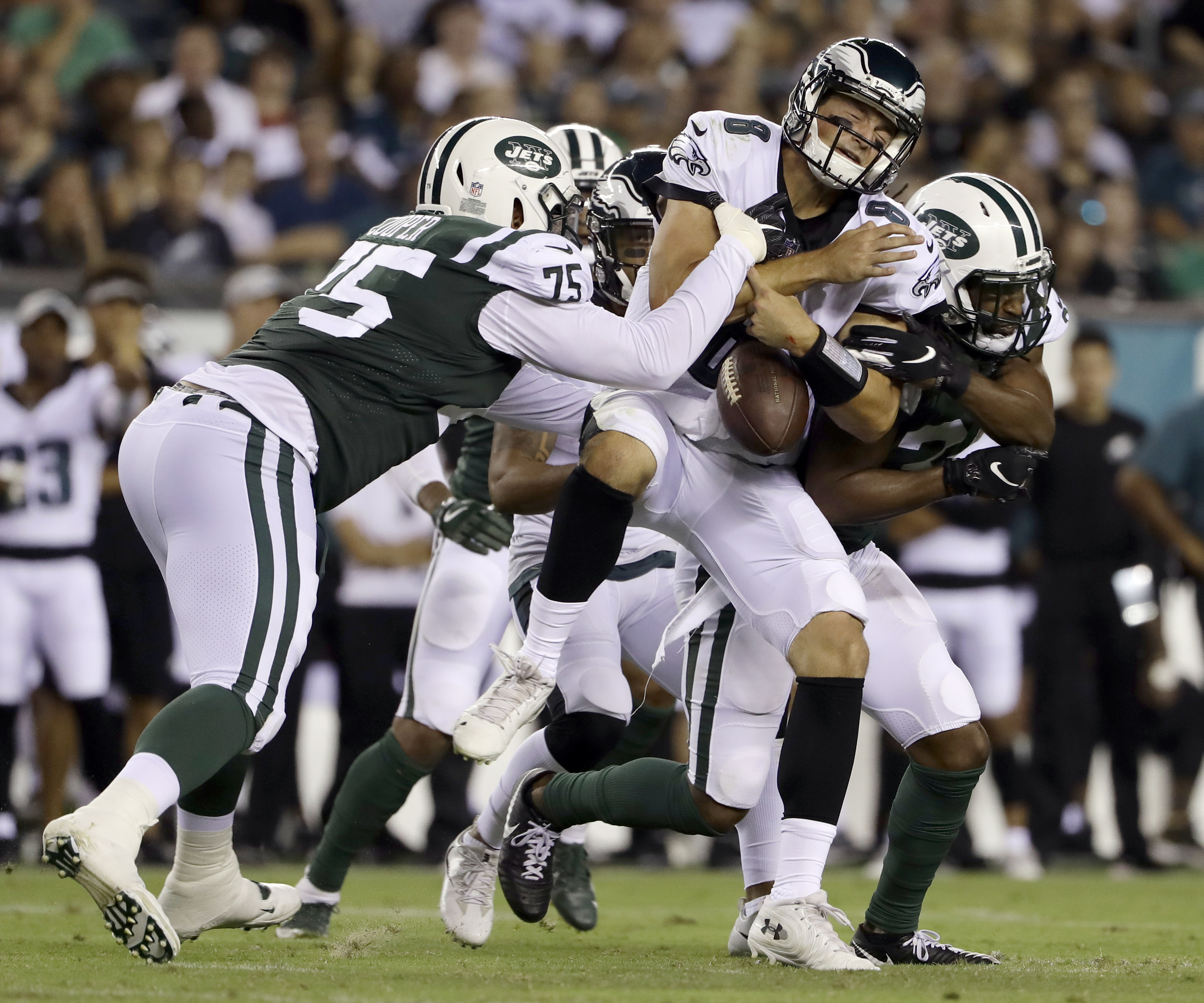 Hackenberg struggles, Eagles rally to beat Jets 10-9