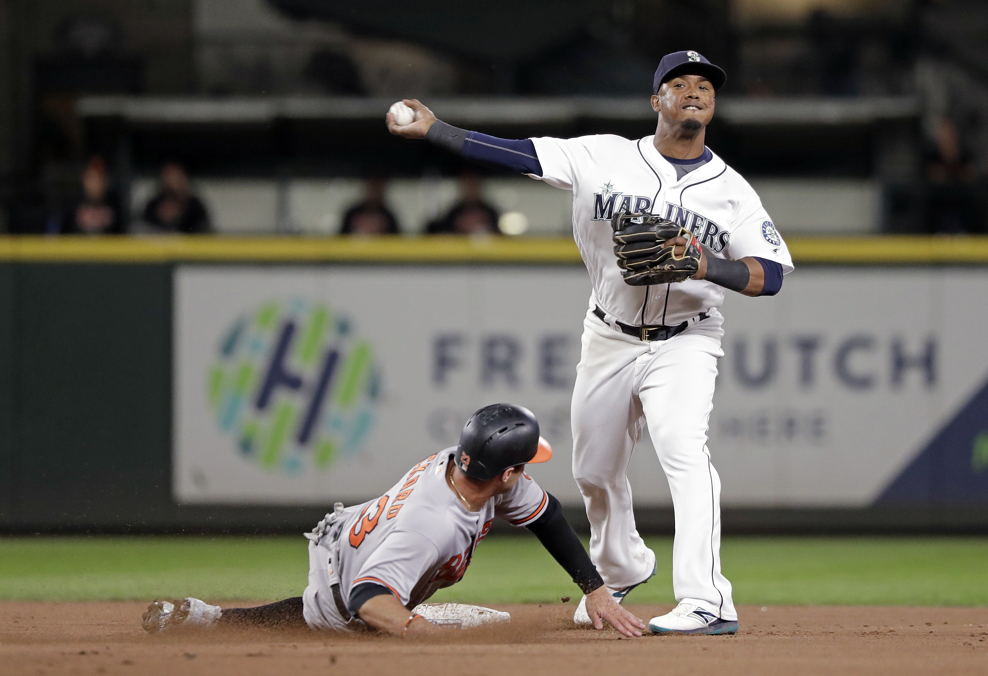 Mariners players brawl in clubhouse before game vs Orioles