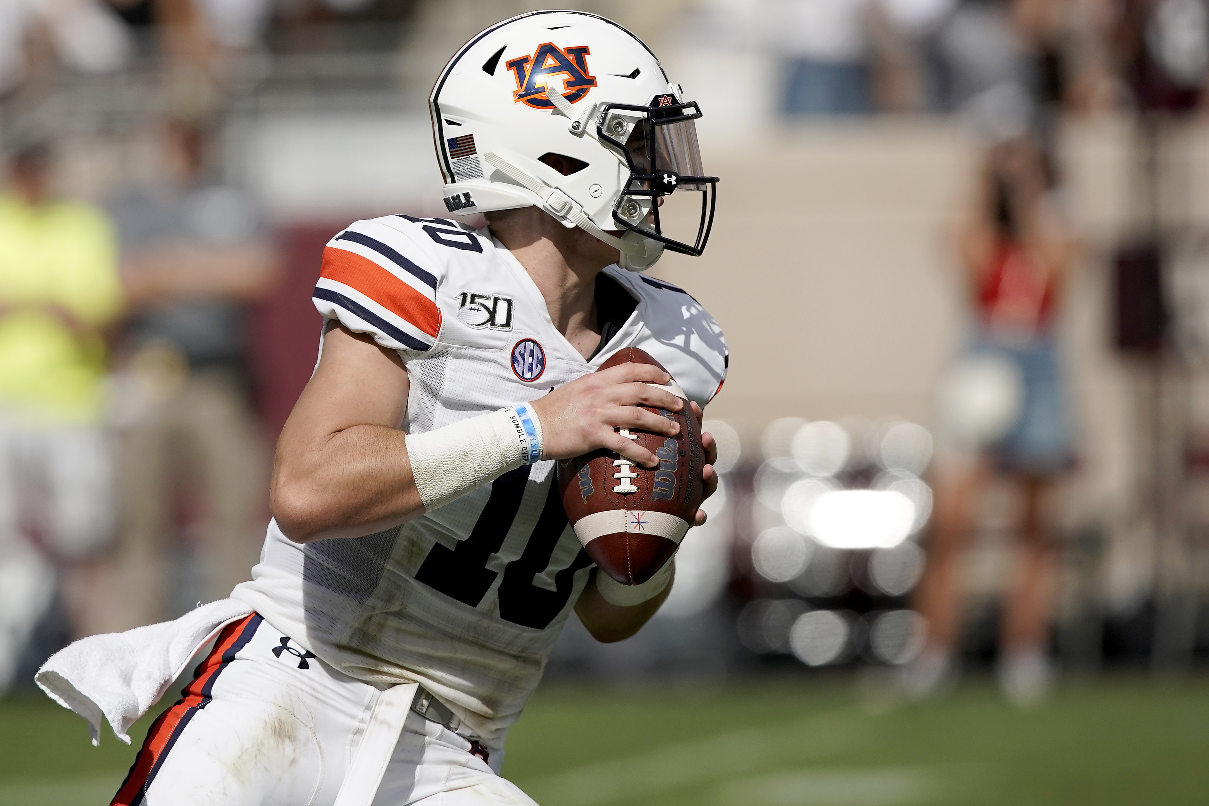 Nix helps No. 8 Auburn over No. 17 Texas A&M 28-20