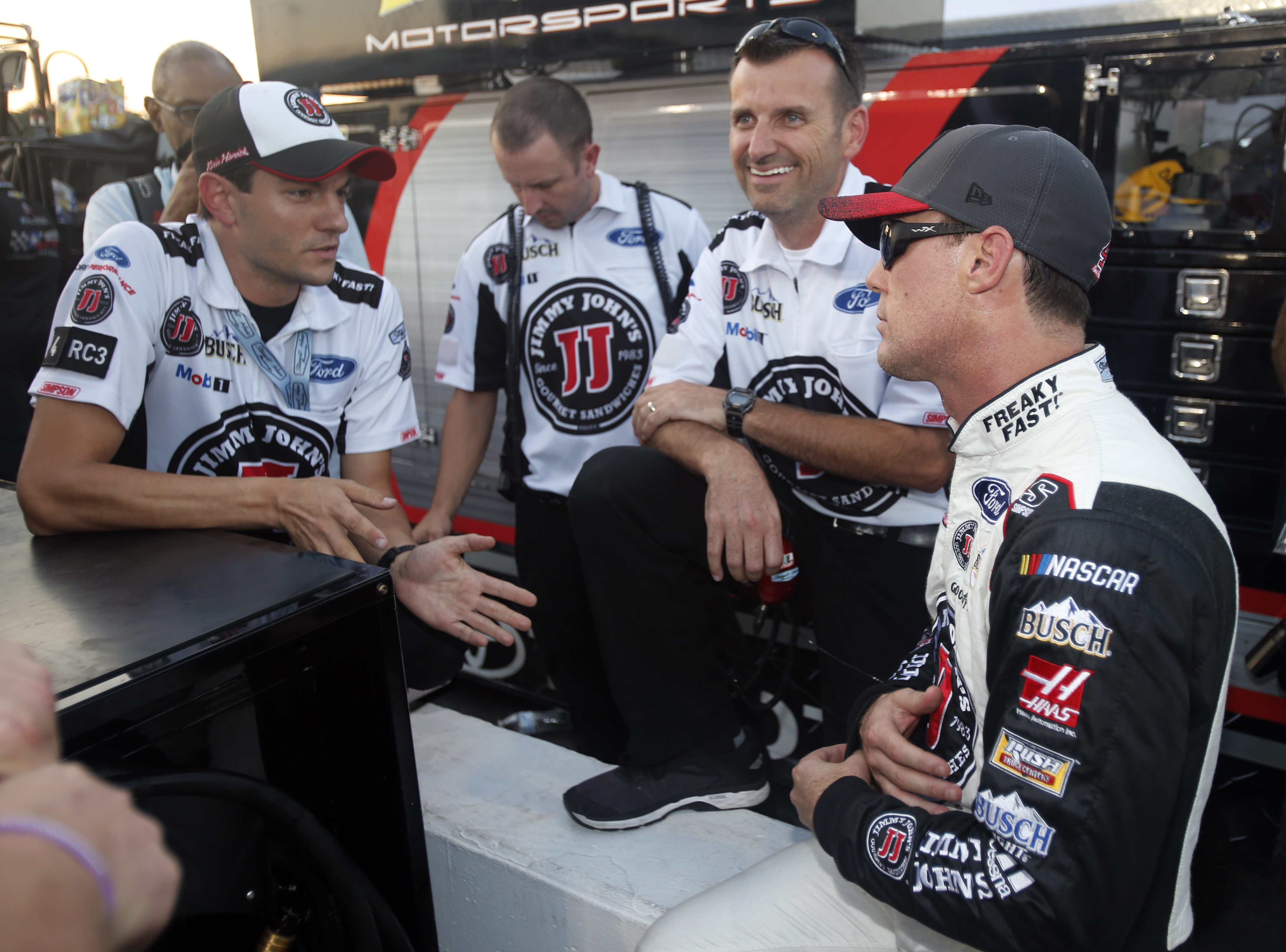 Harvick edges Hamlin for pole at Richmond