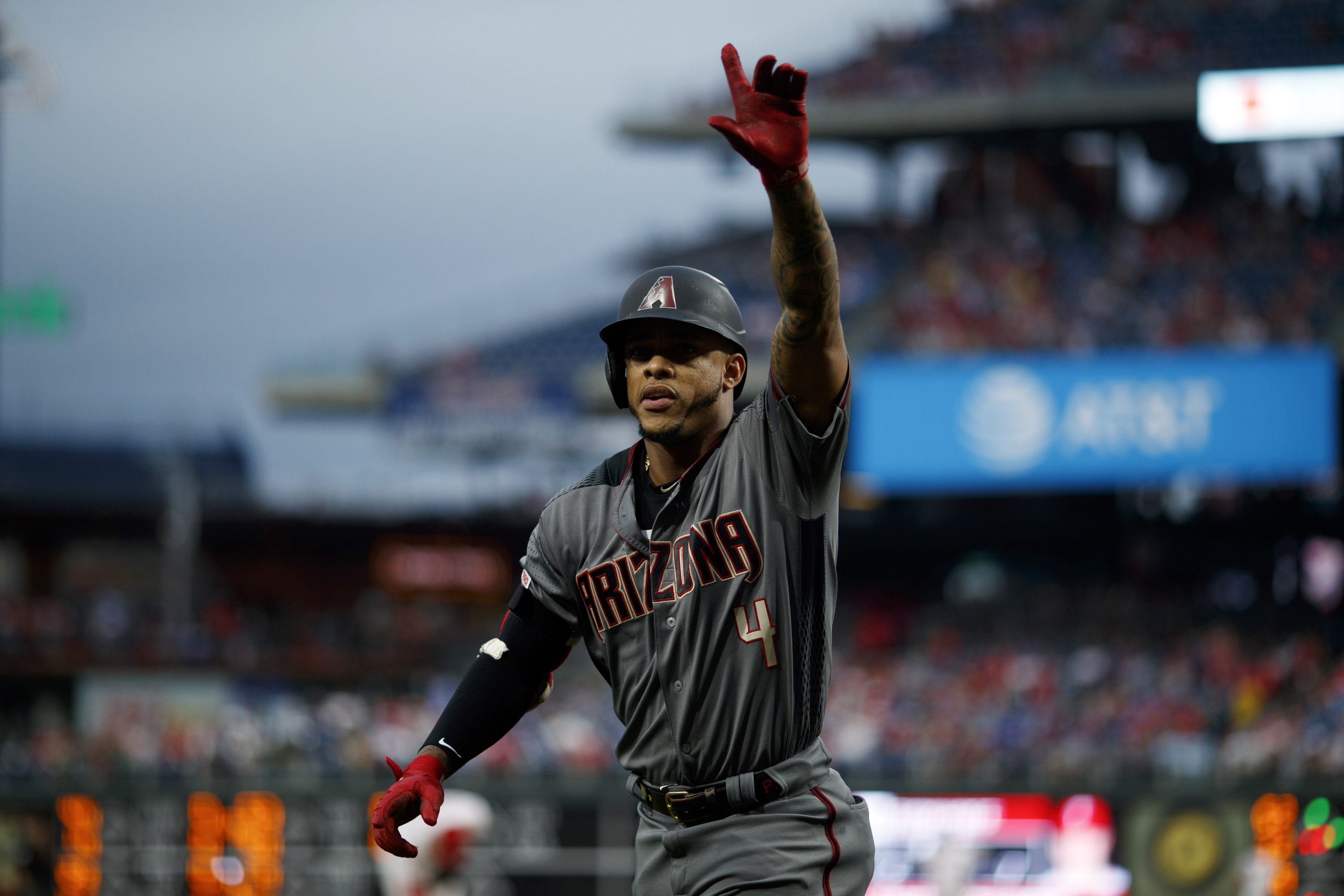 D'backs beat Phillies 13-8, teams combine for record 13 HRs