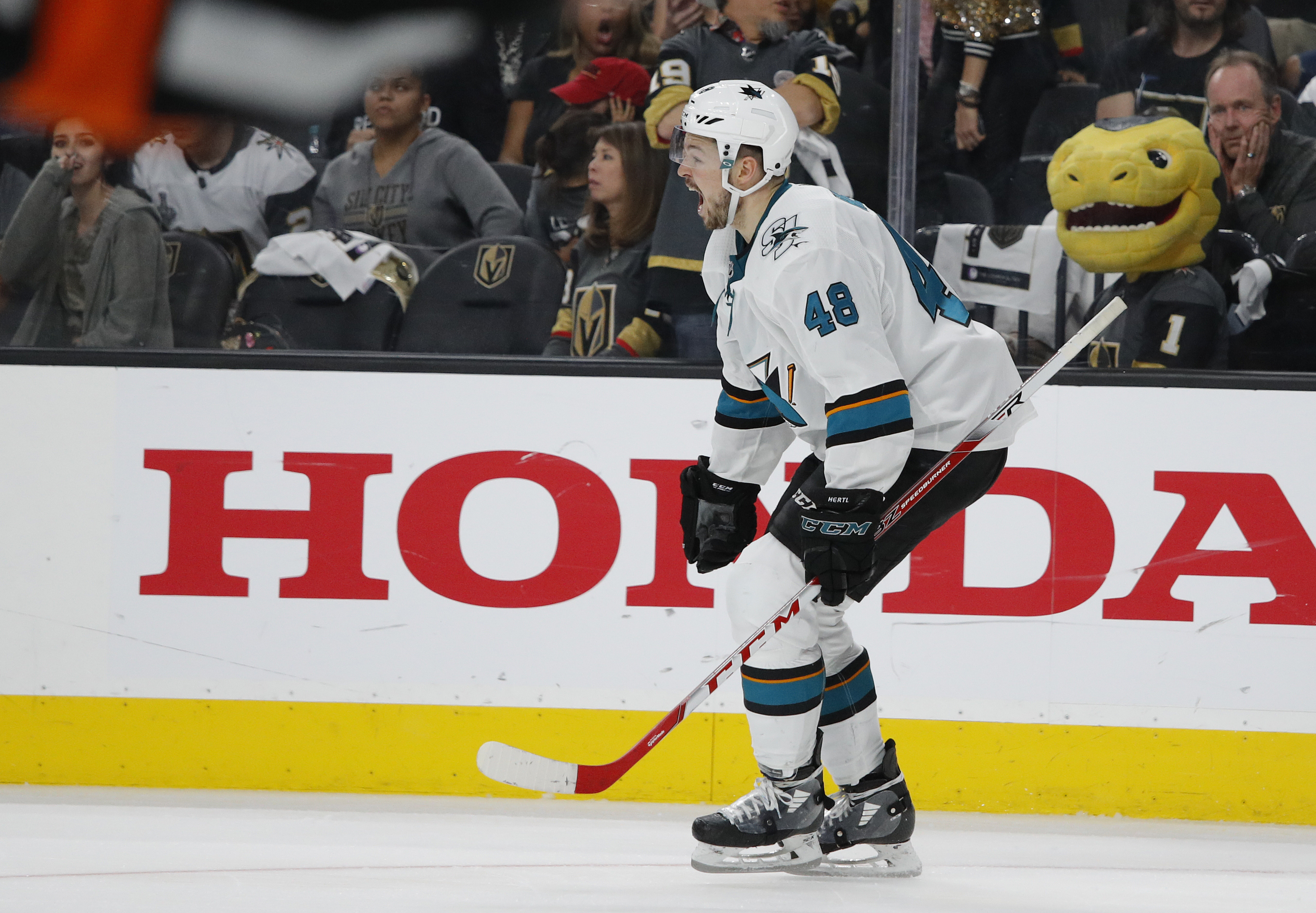 Hertl scores in 20T, Sharks beat Vegas 2-1 to force Game 7