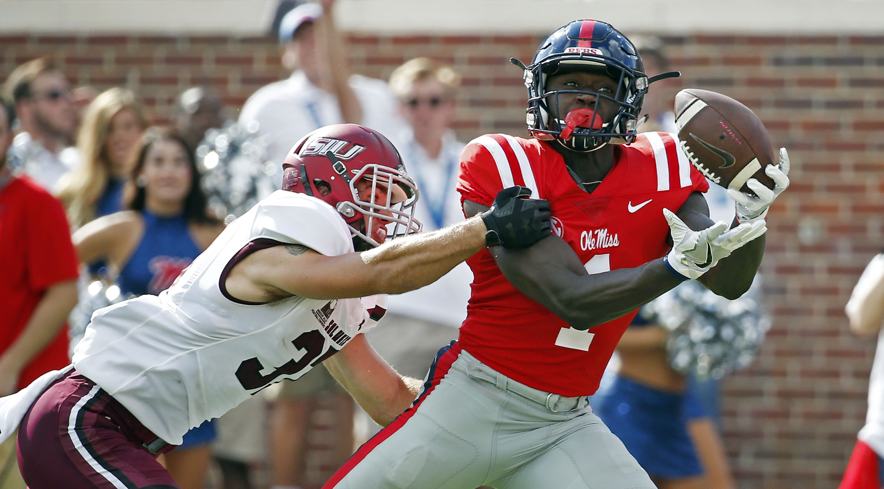 Mississippi beats S Illinois 76-41 in wild shootout