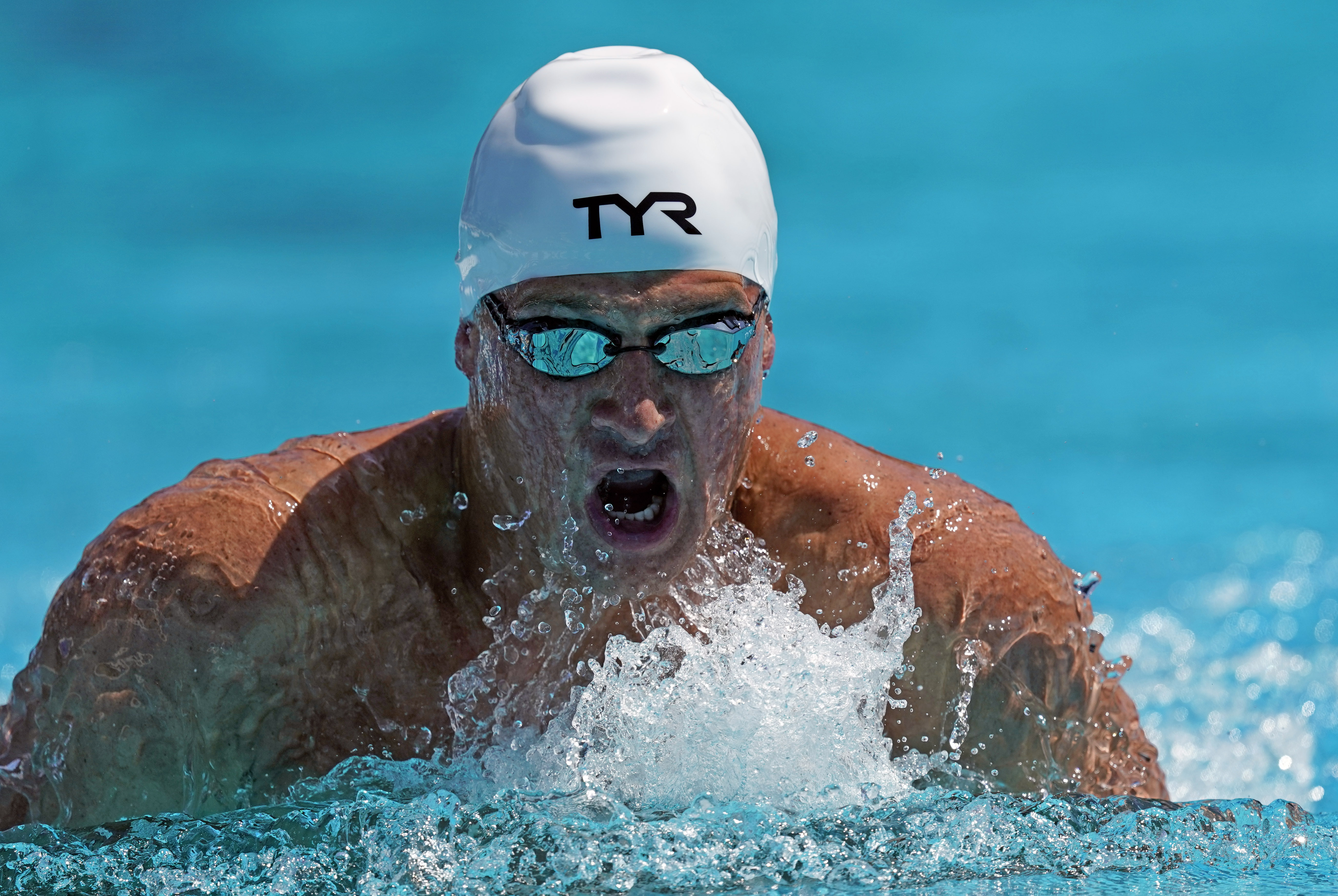 Ryan Lochte returns from suspension to swim fast 200 IM