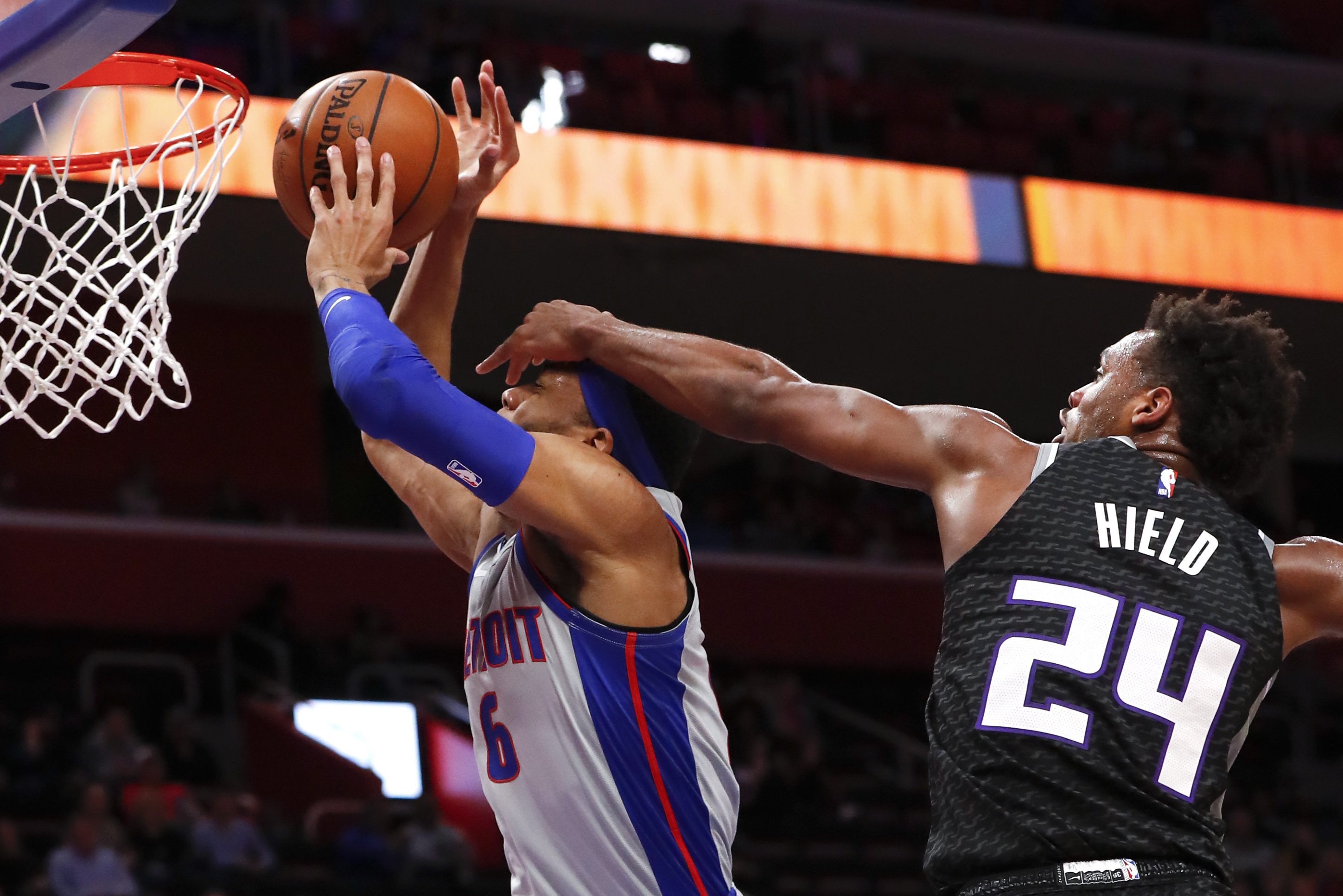 Hield beats buzzer, lifts Kings to 103-101 win over Pistons