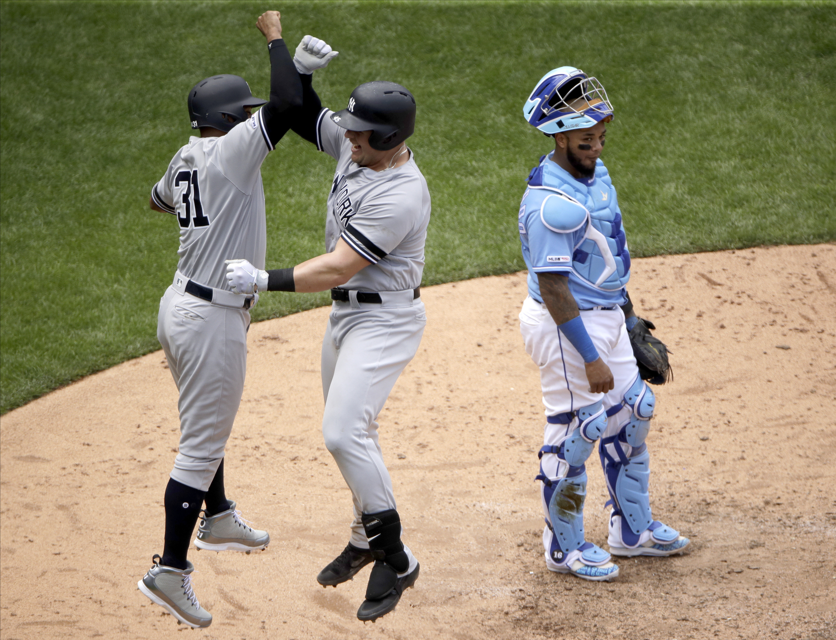 Voit, Yanks beat KC 7-3, open twinbill with 6th win in row