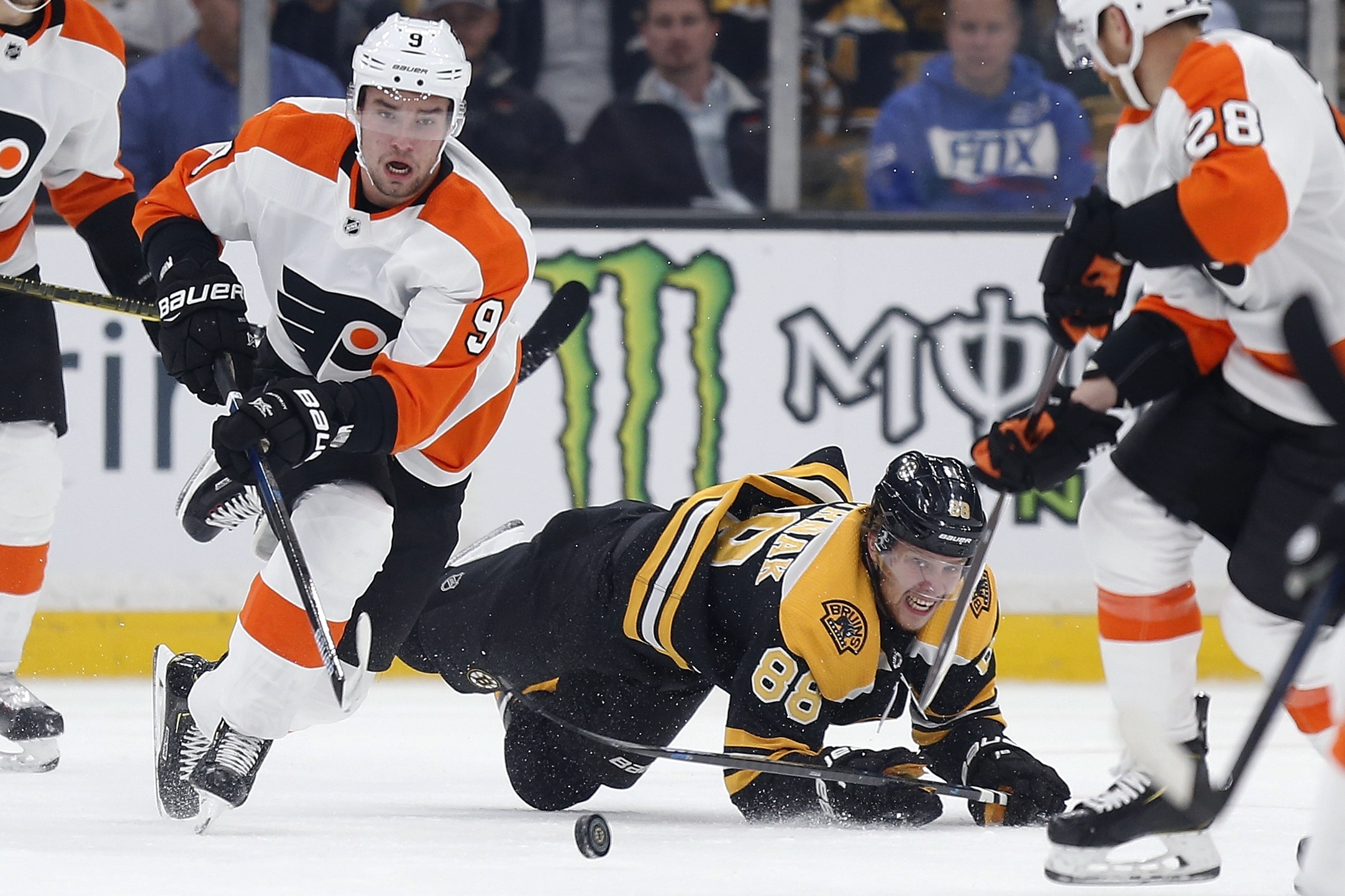 Zdeno Chara, Jaroslav Halak lead Bruins past Flyers, 3-0