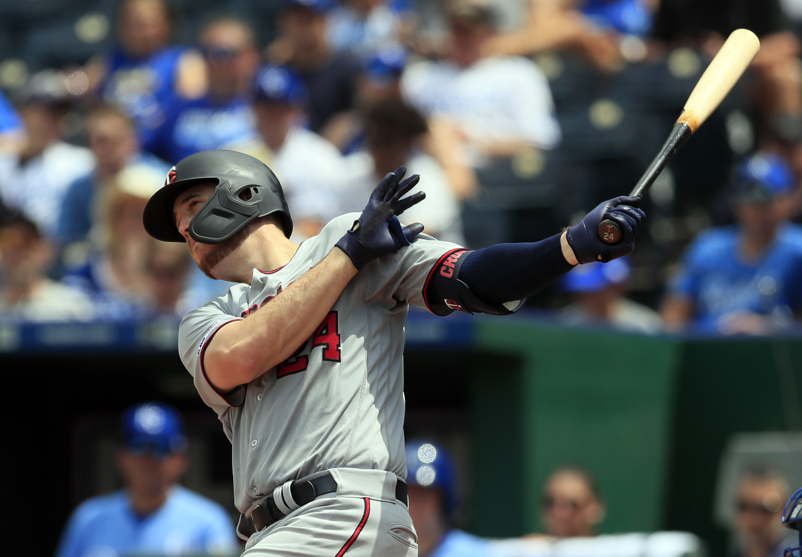 Cron's 10th-inning single helps Twins get past Royals