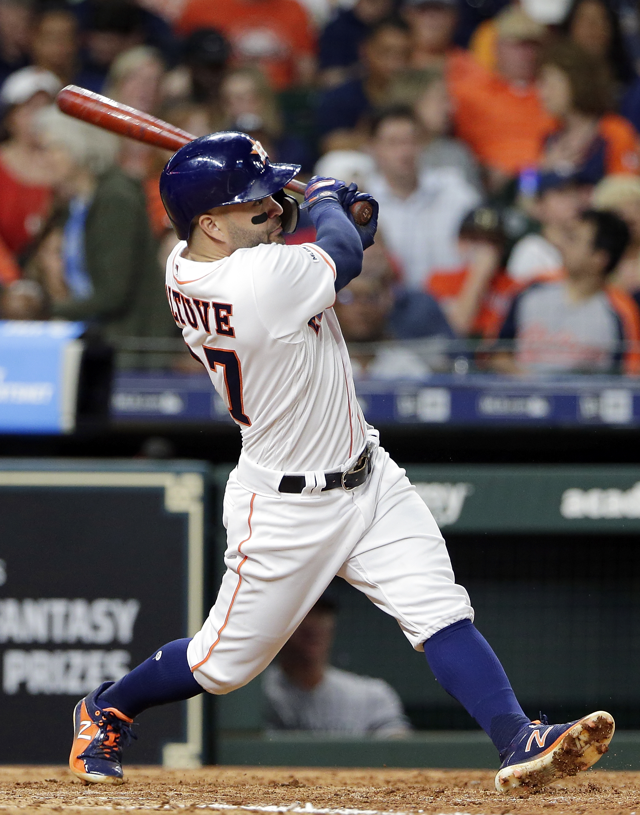 Altuve powers Astros to first-ever sweep of Yankees