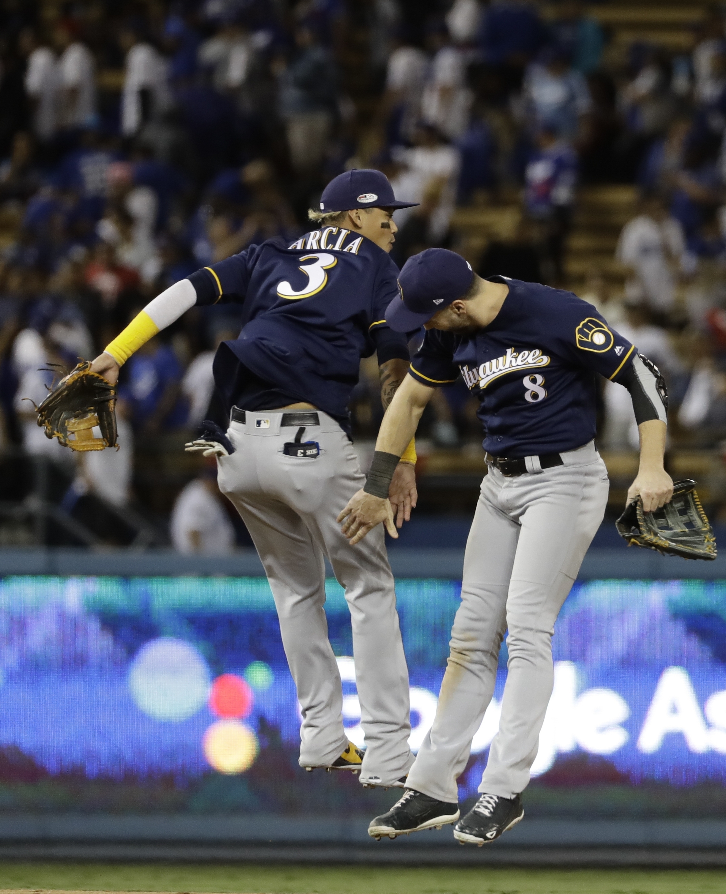 Hernandez Apologizes After Criticizing Quiet Dodgers Fans