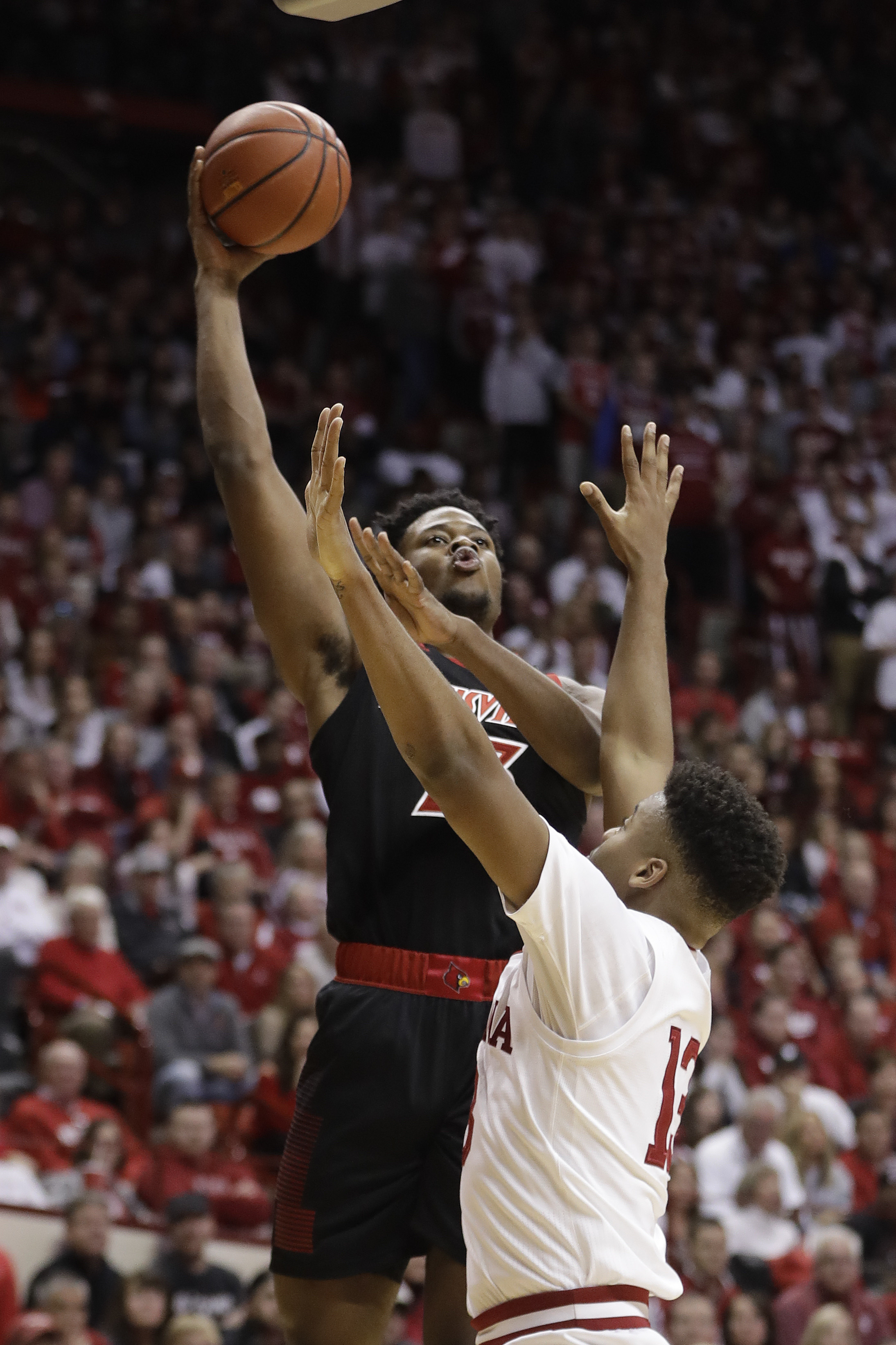 Hoosiers use 2nd-half charge to rally past Louisville 68-67