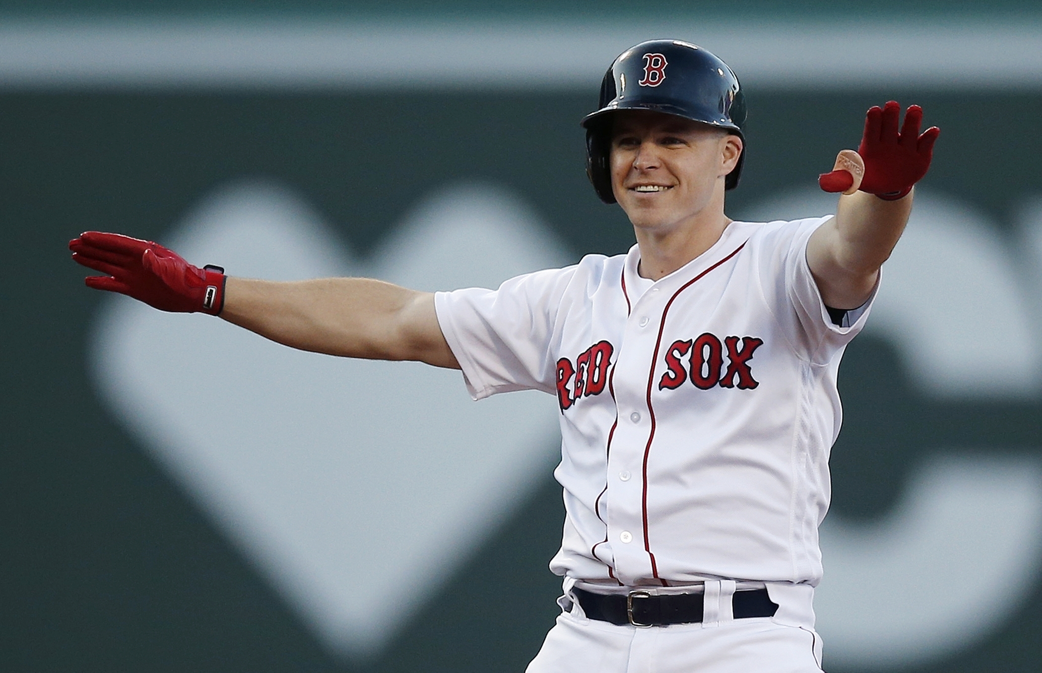 Brock Holt’s pinch double lifts Red Sox over Mets 5-3