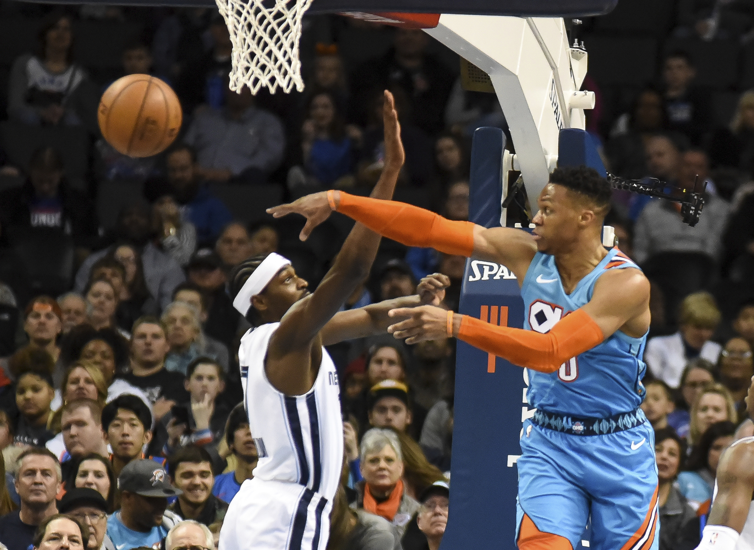 Westbrook helps Thunder rally for 99-95 win over Grizzlies