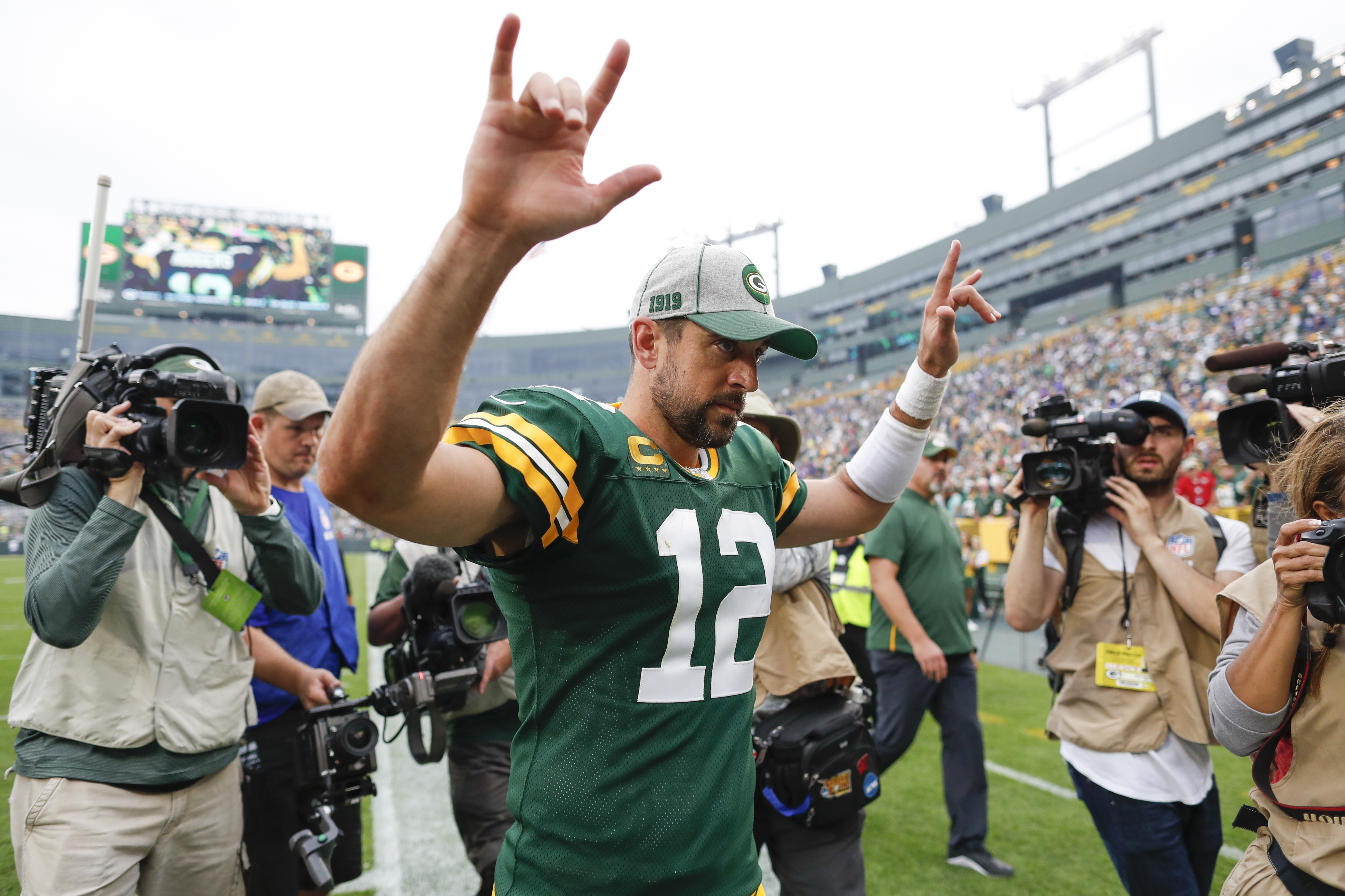 Packers ride Rodgers' hot start to 21-16 win over Vikings