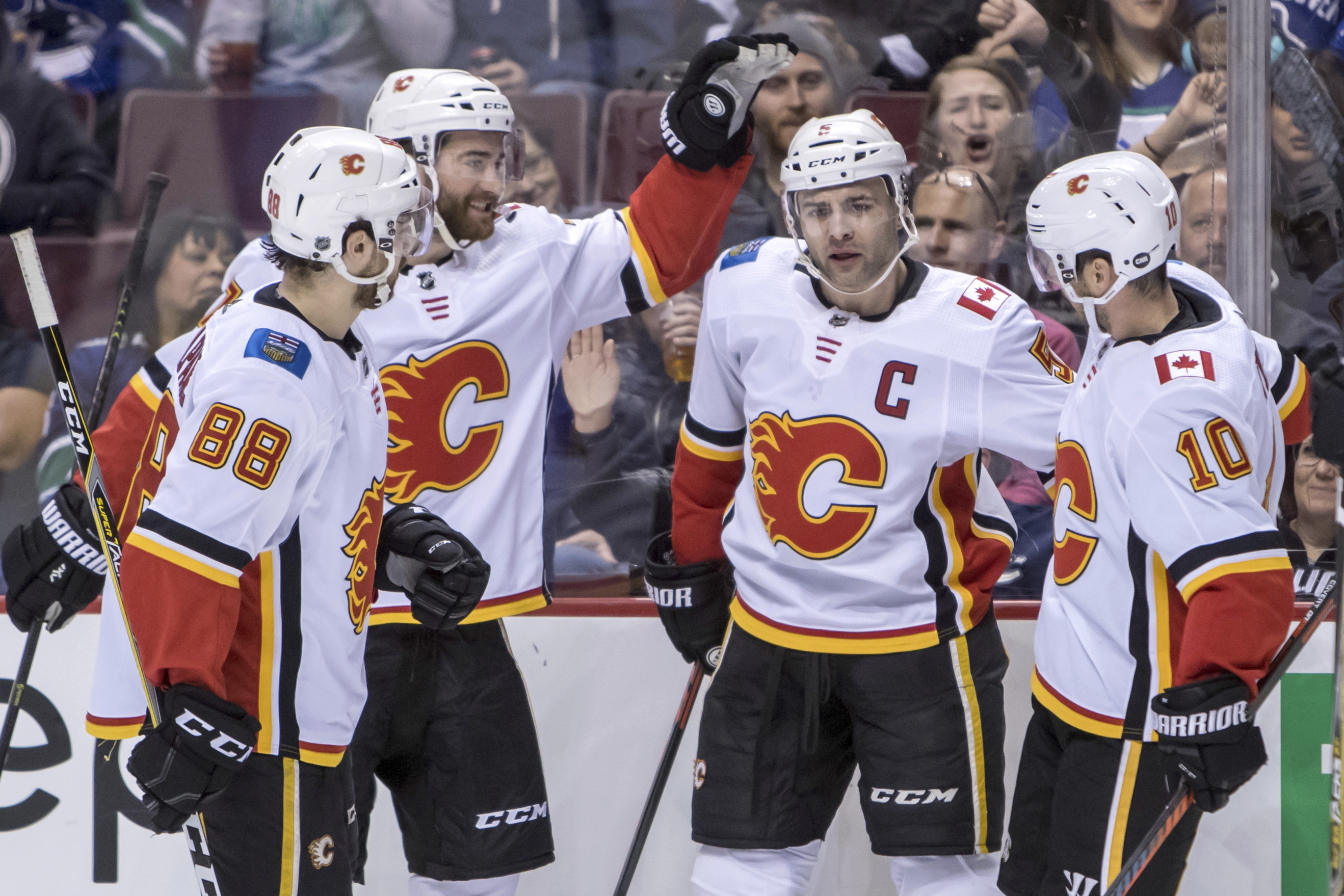 Giordano leads Flames past Canucks 3-1