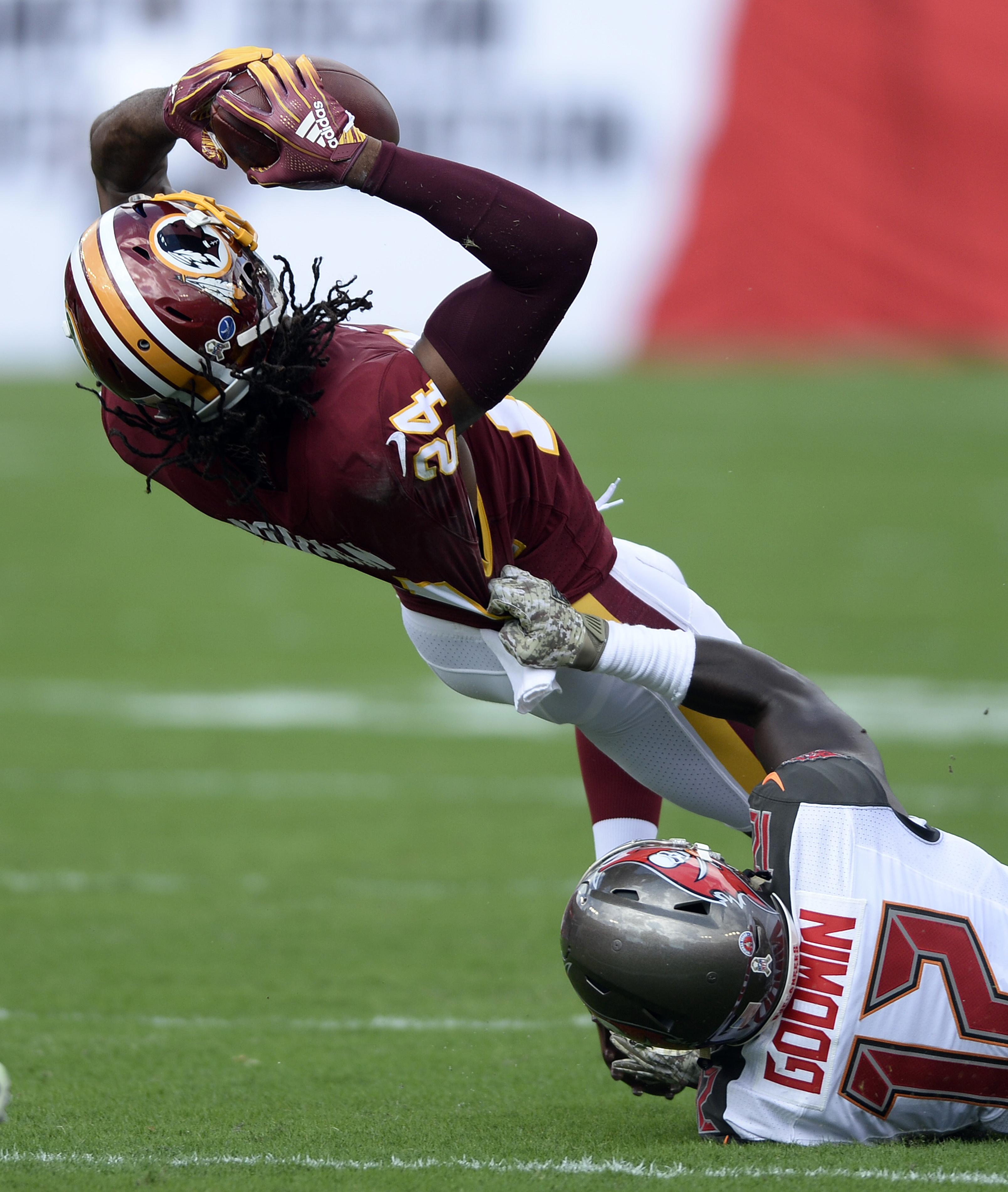 Smith throws for 178 yards, TD; Redskins beat Bucs 16-3