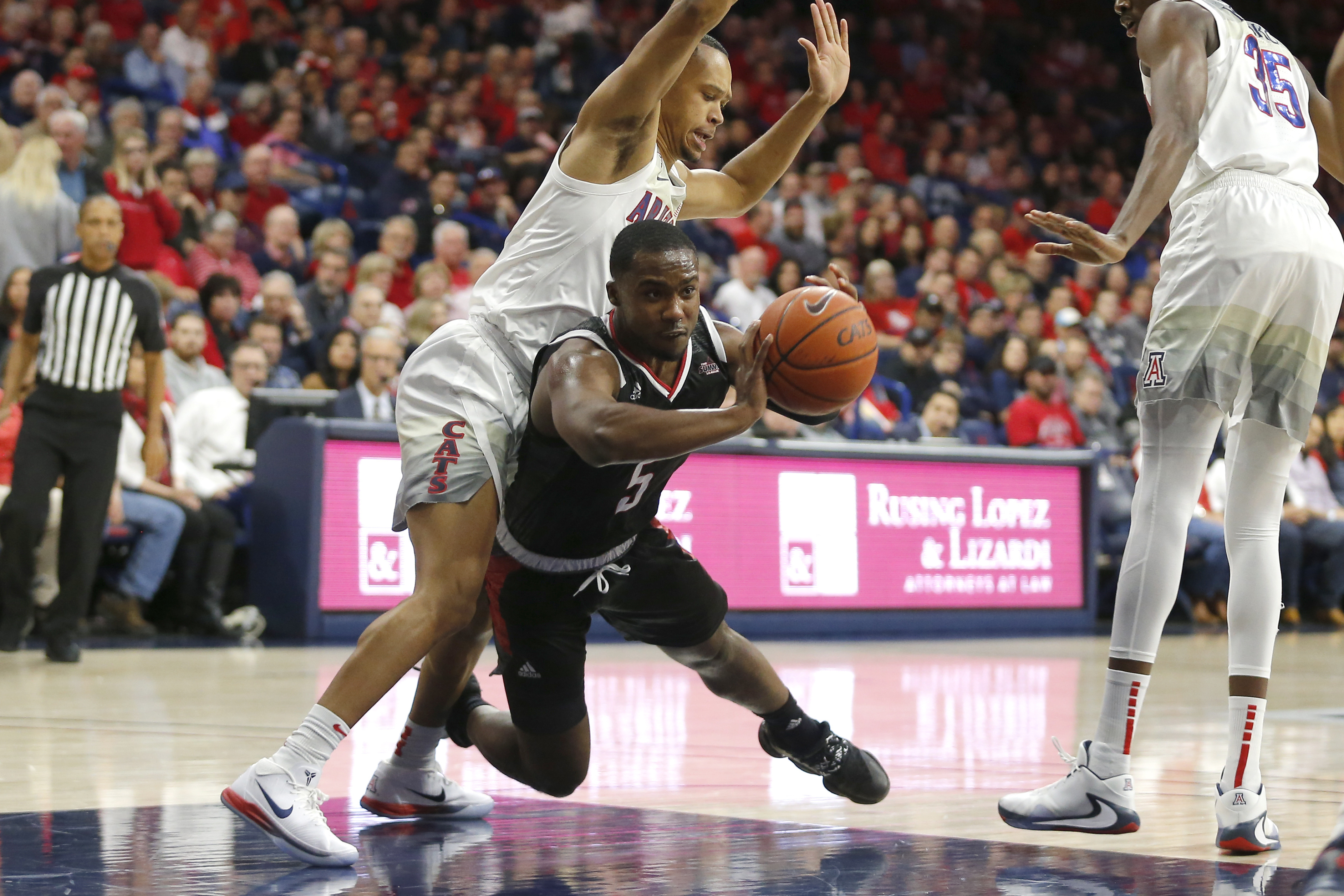 No. 15 Arizona routs Nebraska-Omaha 99-49