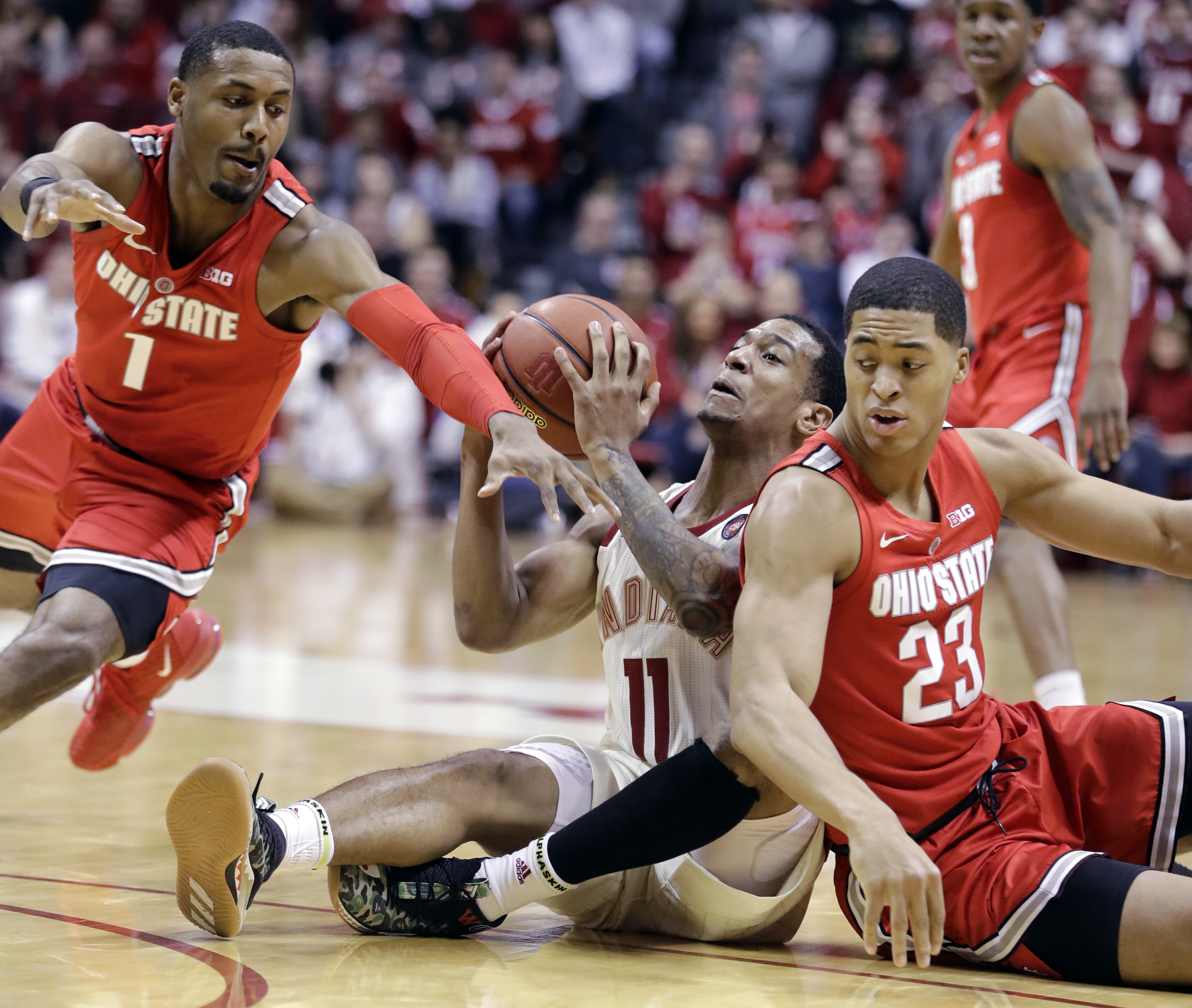 Wesson’s tie-breaking dunk sends Buckeyes past Hoosiers