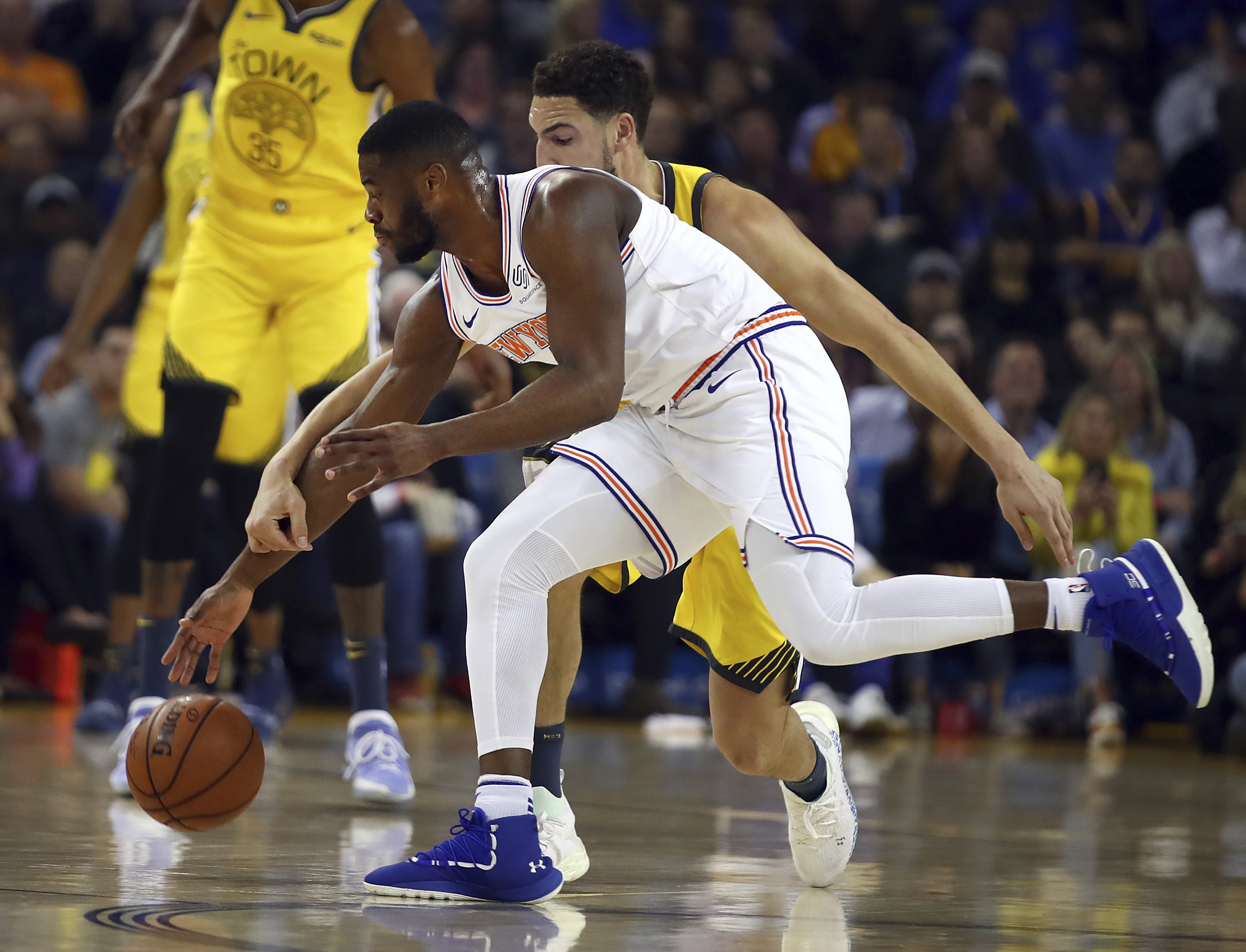 Thompson scores 43, Warriors beat Knicks to snap home skid