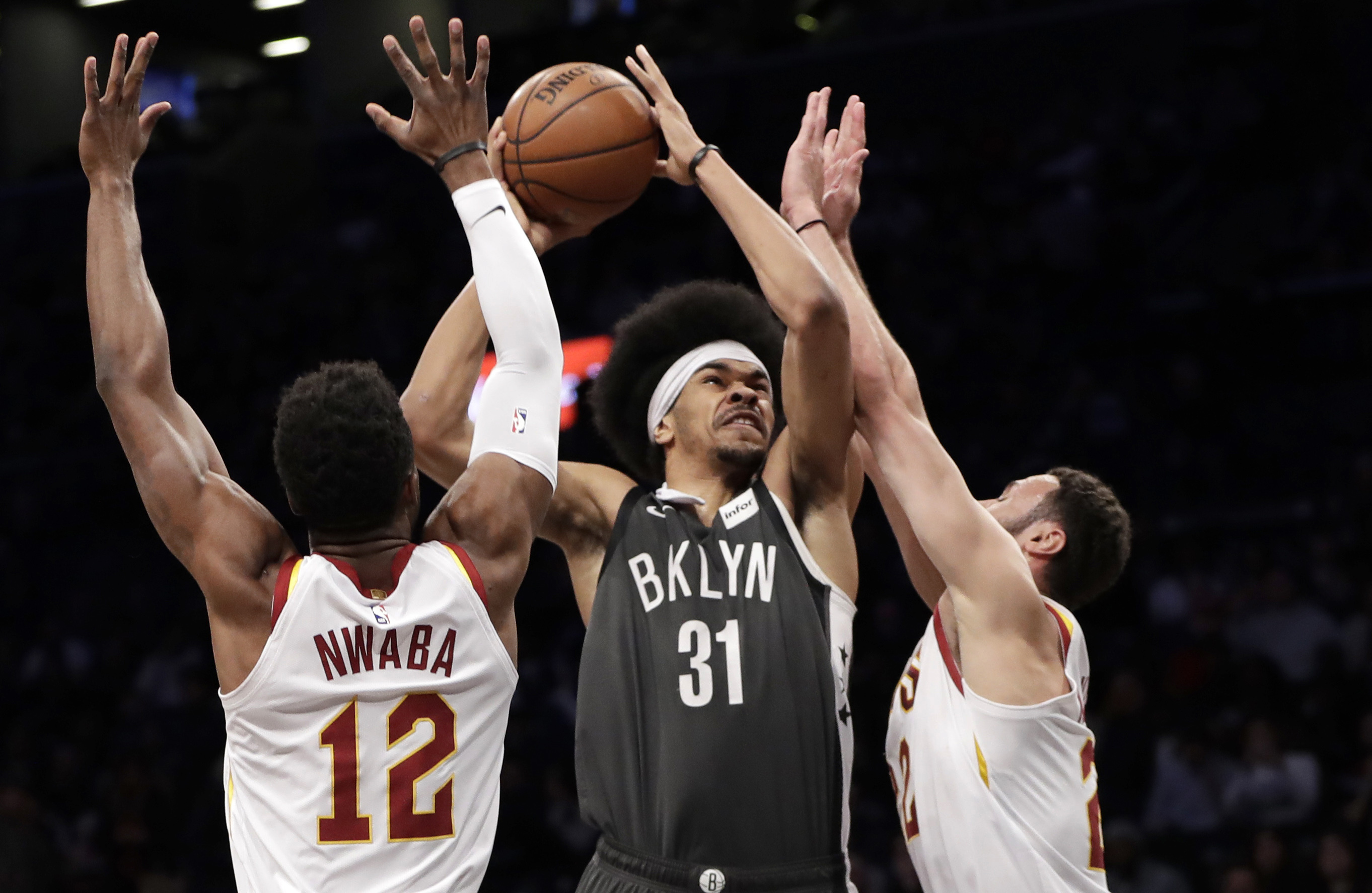 Dinwiddie leads Nets in 4th as they beat Cavs 113-107