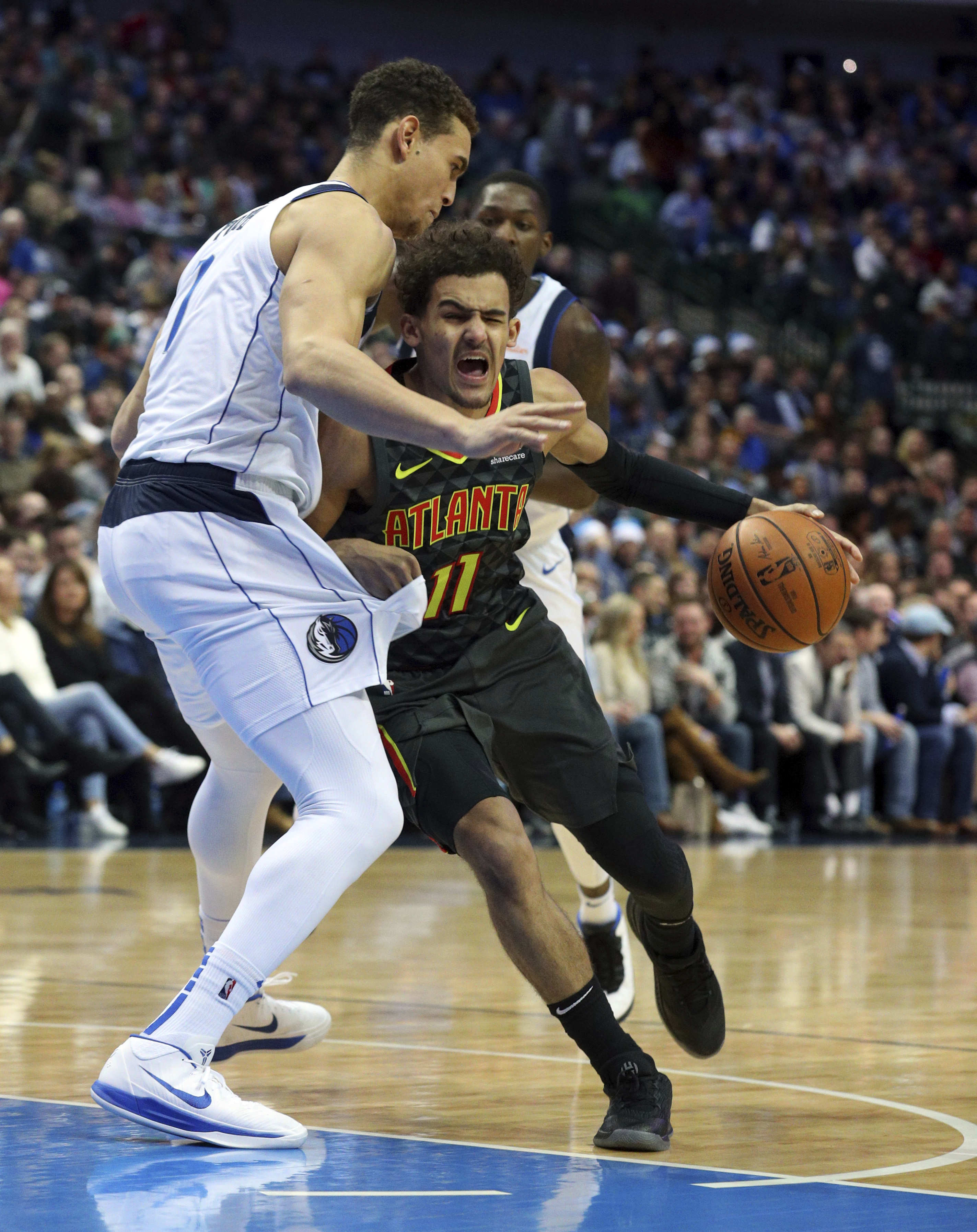 Mavs extend home streak, end skid vs. Hawks in 114-107 win