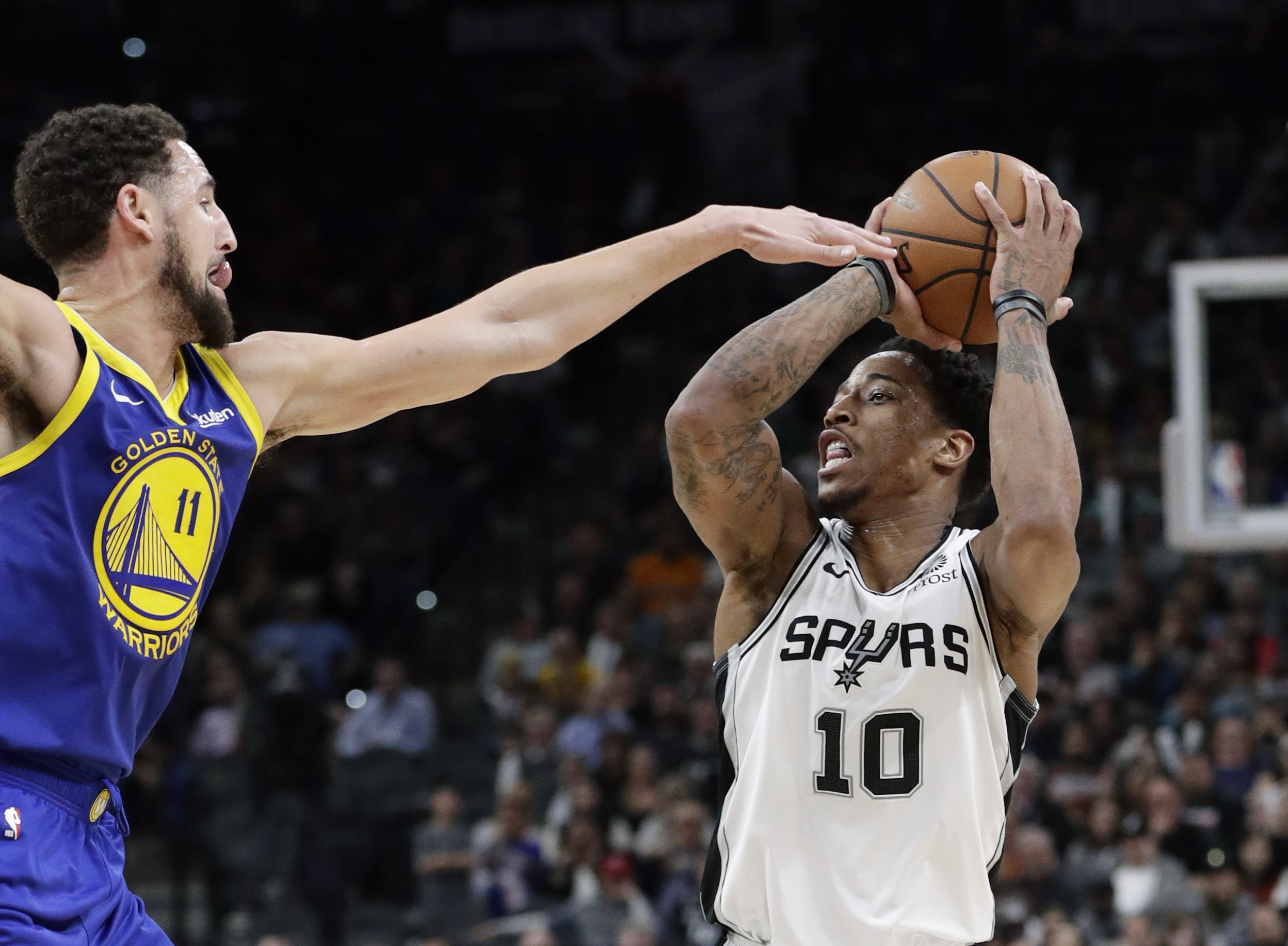 Spurs extend streak to 9 straight, beat Warriors 111-105