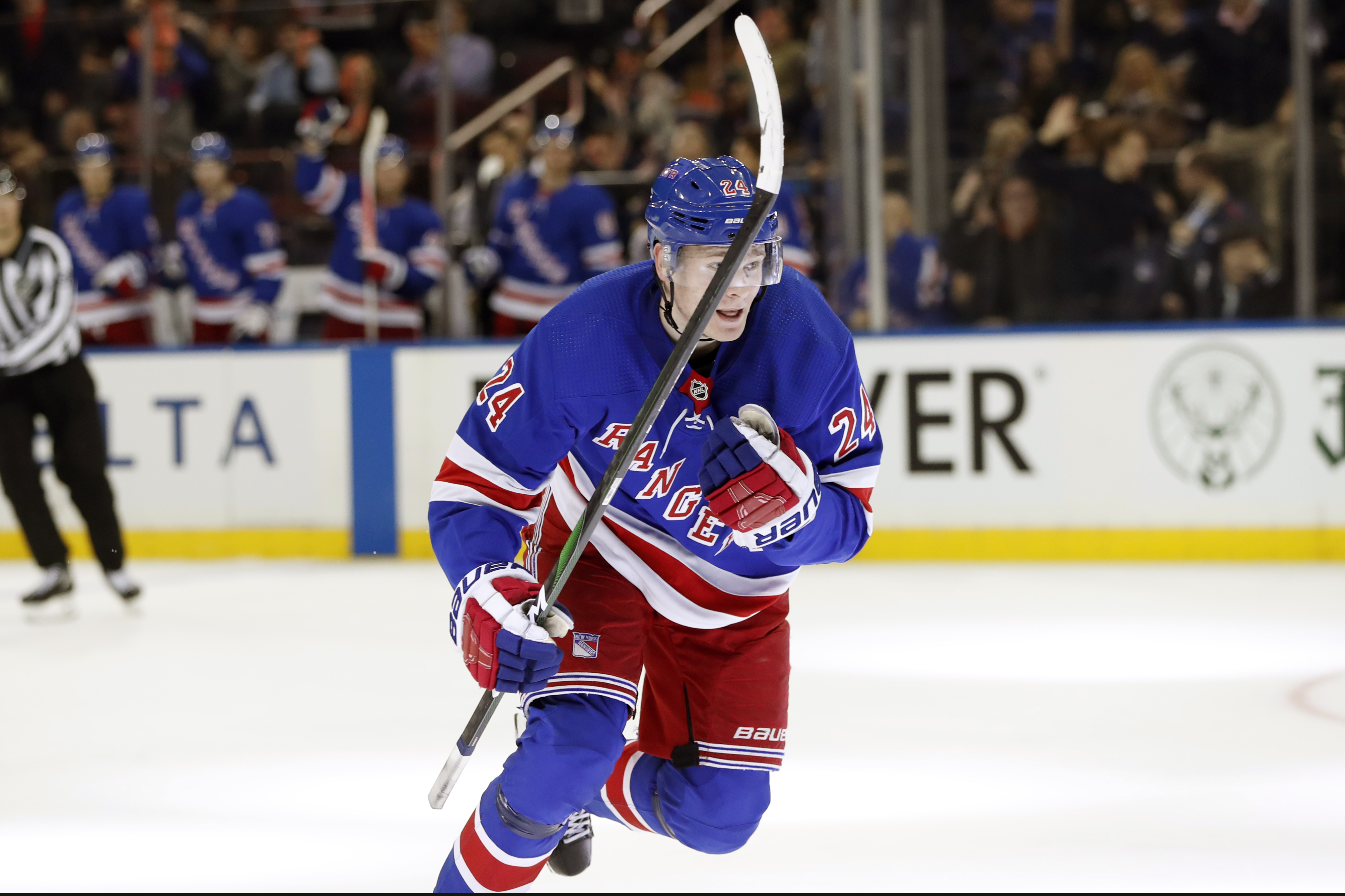 Rangers score 3 goals late in 3rd period, beat Lightning 4-1