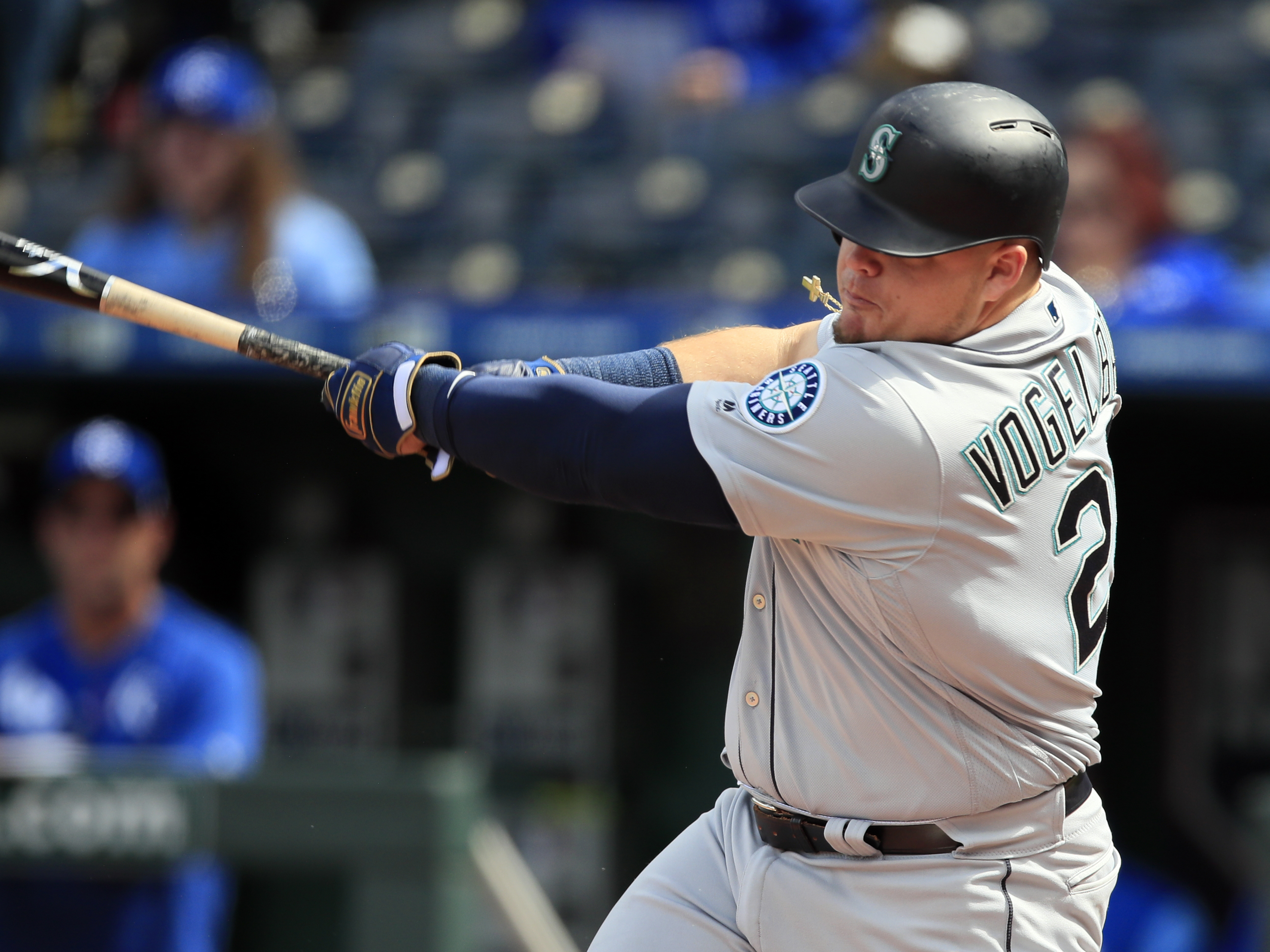 M’s now 13-2 after topping Royals in 10; Cards sweep Dodgers