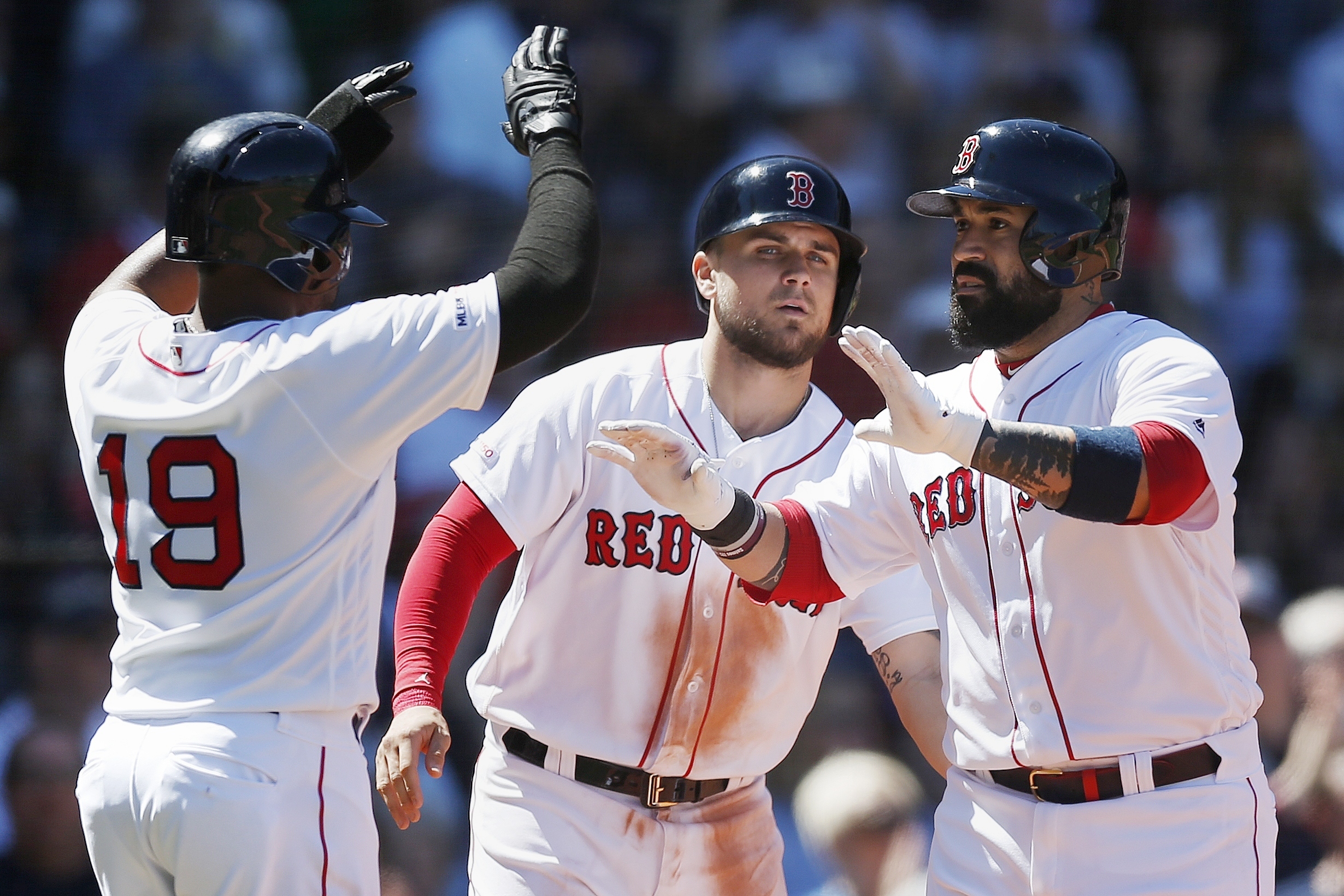 Leon’s 3-run homer caps 8-run 3rd, Red Sox beat Mariners 9-5