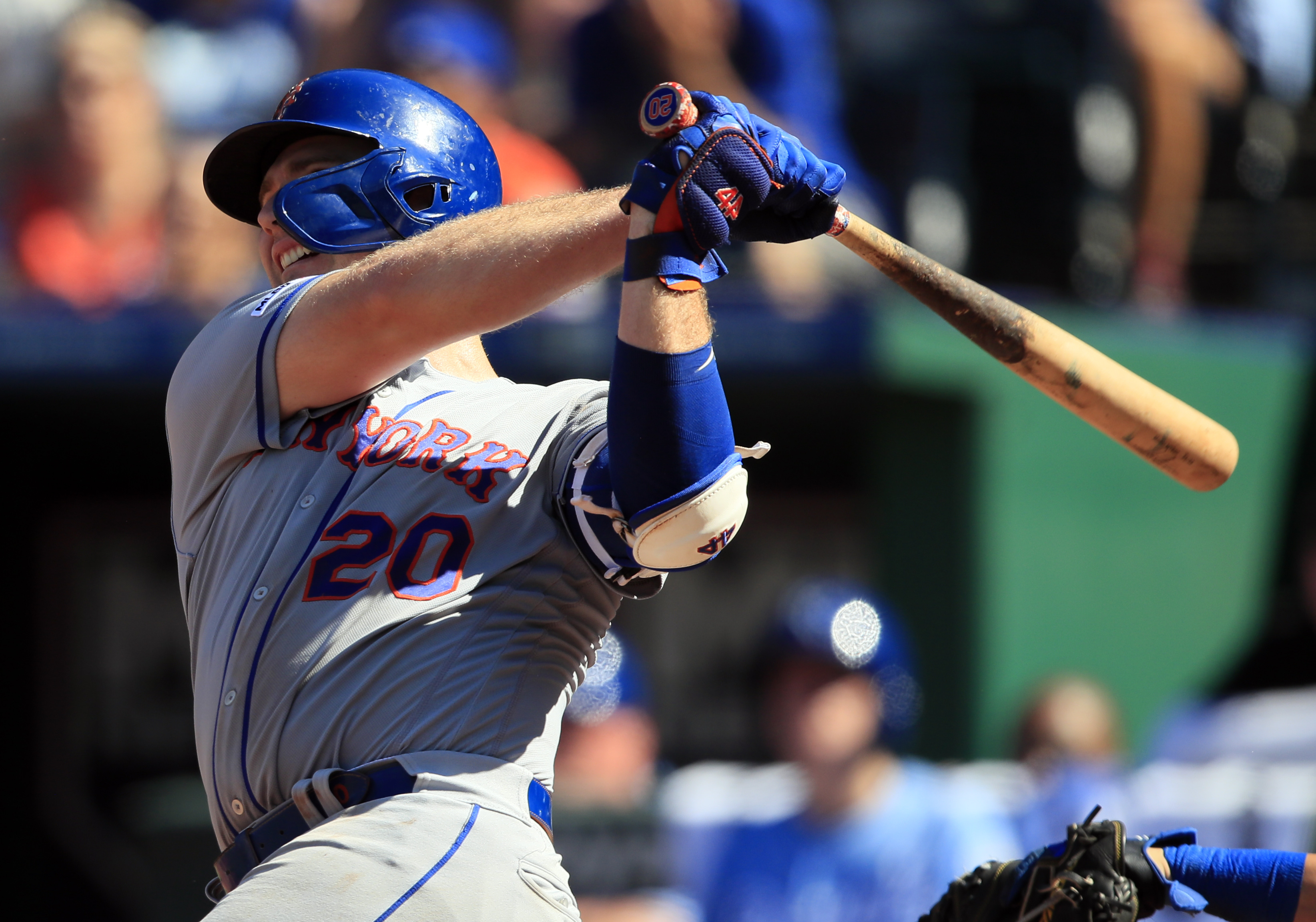 Alonso breaks NL rookie HR record, Mets crown Royals 11-5