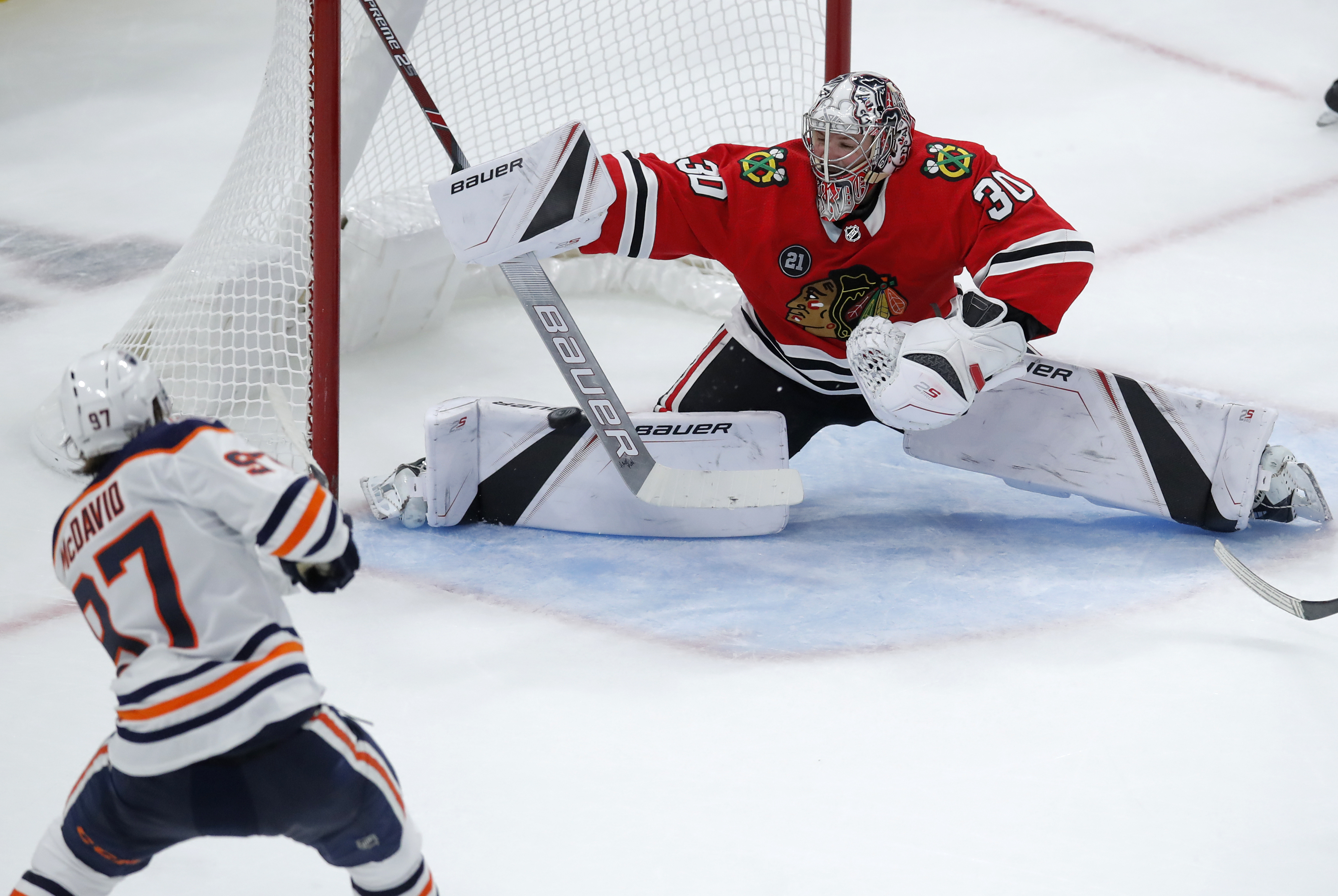 McDavid gets OT winner as Oilers beat Blackhawks 2-1