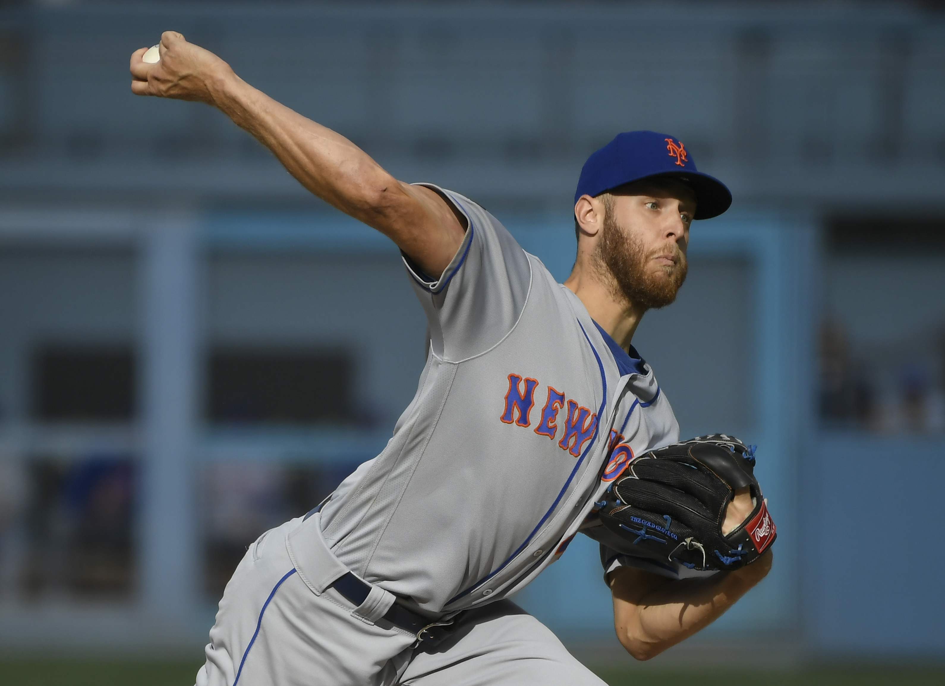 Wheeler hit by liner, still pitches Mets past Dodgers 7-3