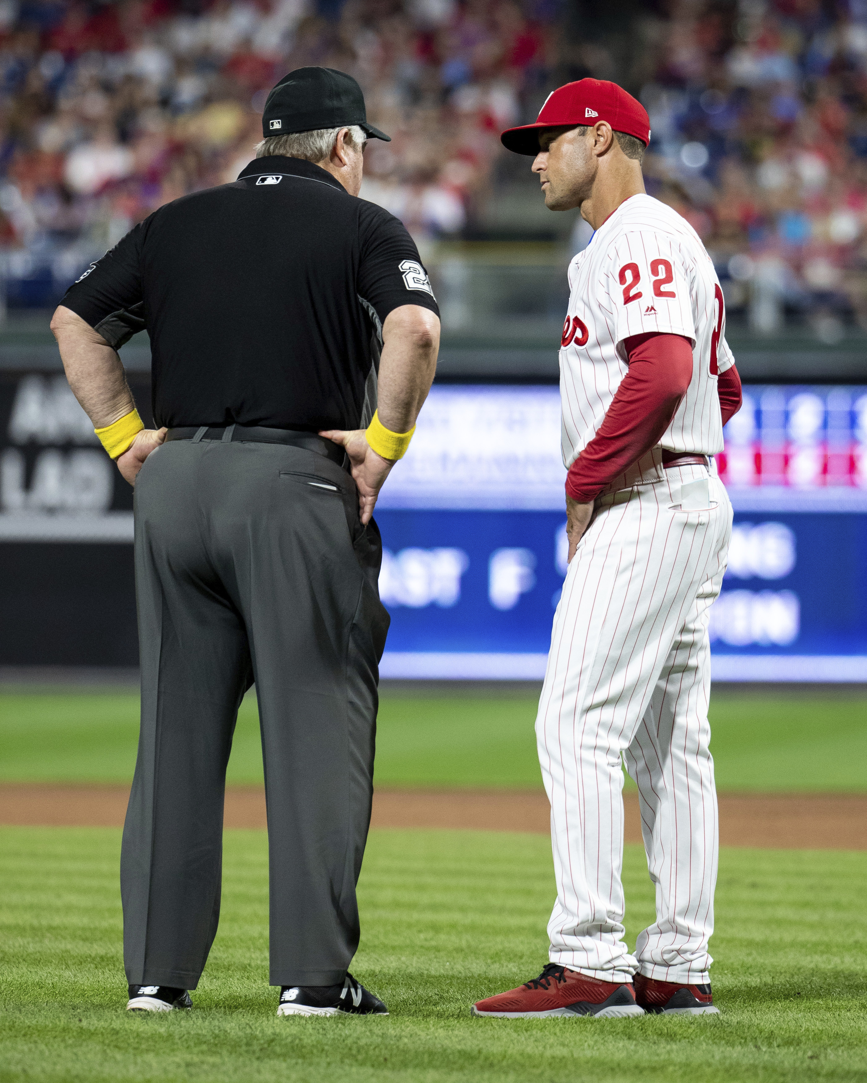 Kapler says pitchers allowed to use cheat sheets