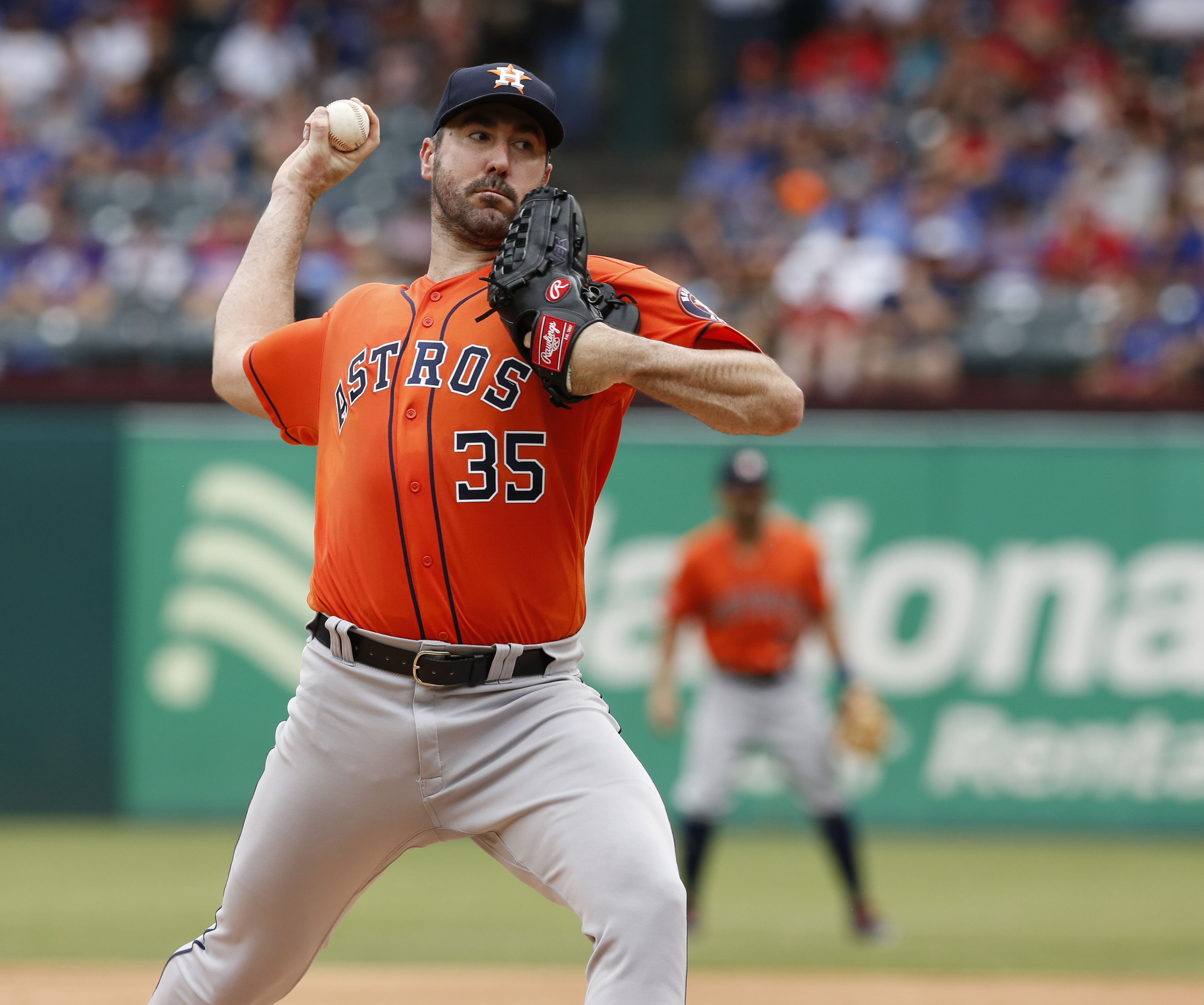 Verlander, Altuve lead Astros to 12-4 win over Rangers