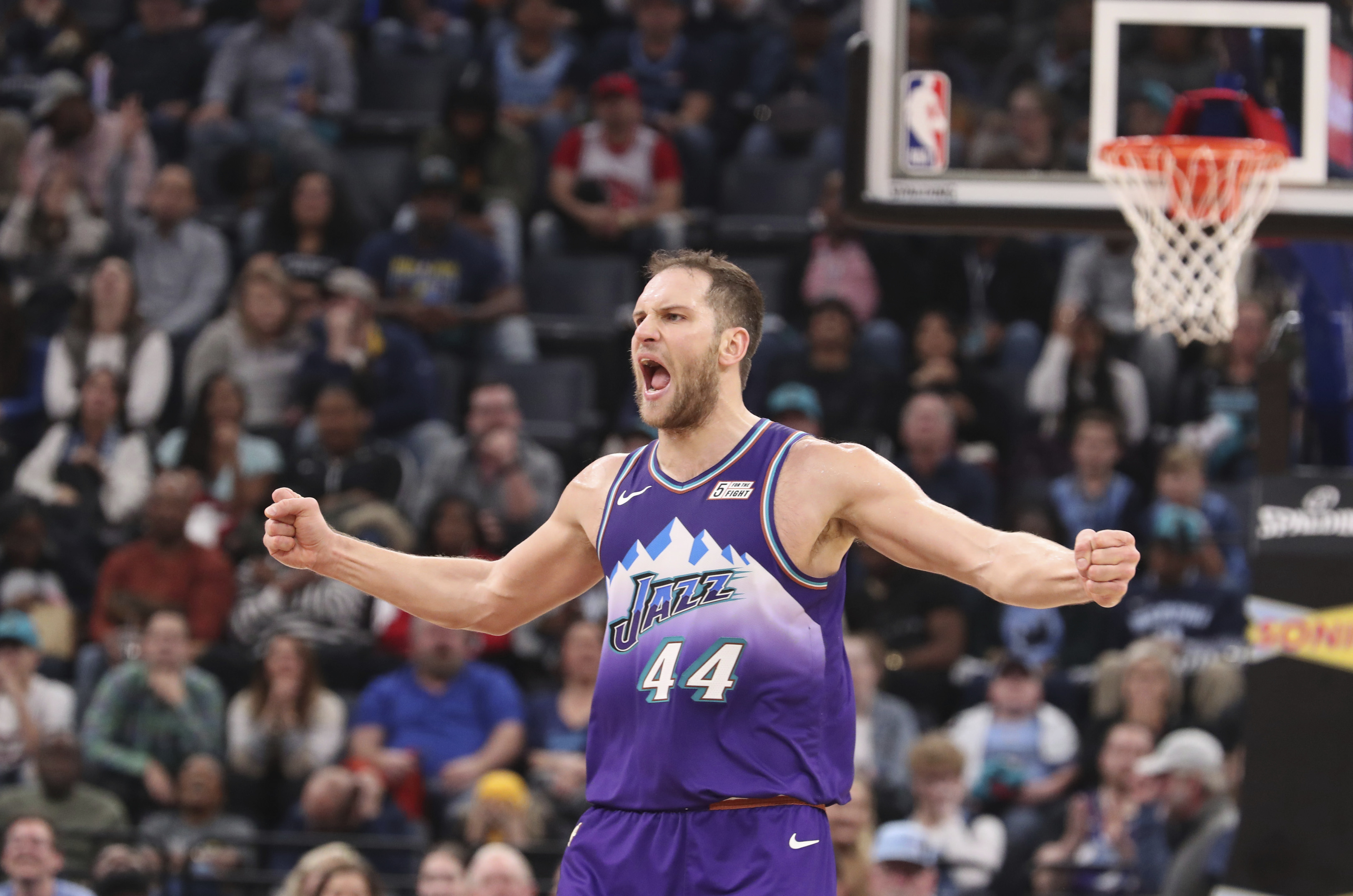 Bojan Bogdanovic scores 16 of 33 points in 4th for Jazz