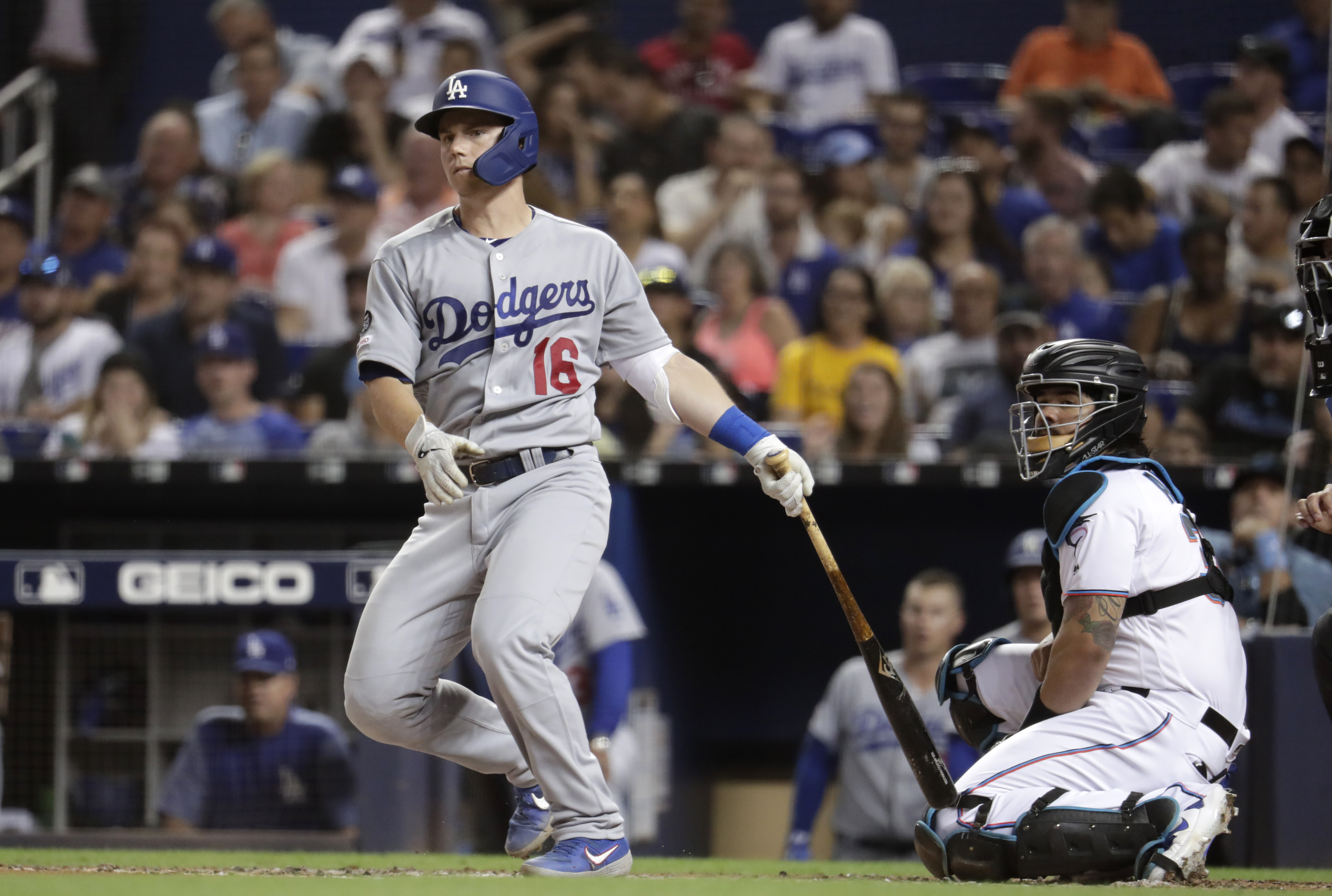 Smith hits 2 of Dodgers' 6 HRs as they pound Marlins 15-1