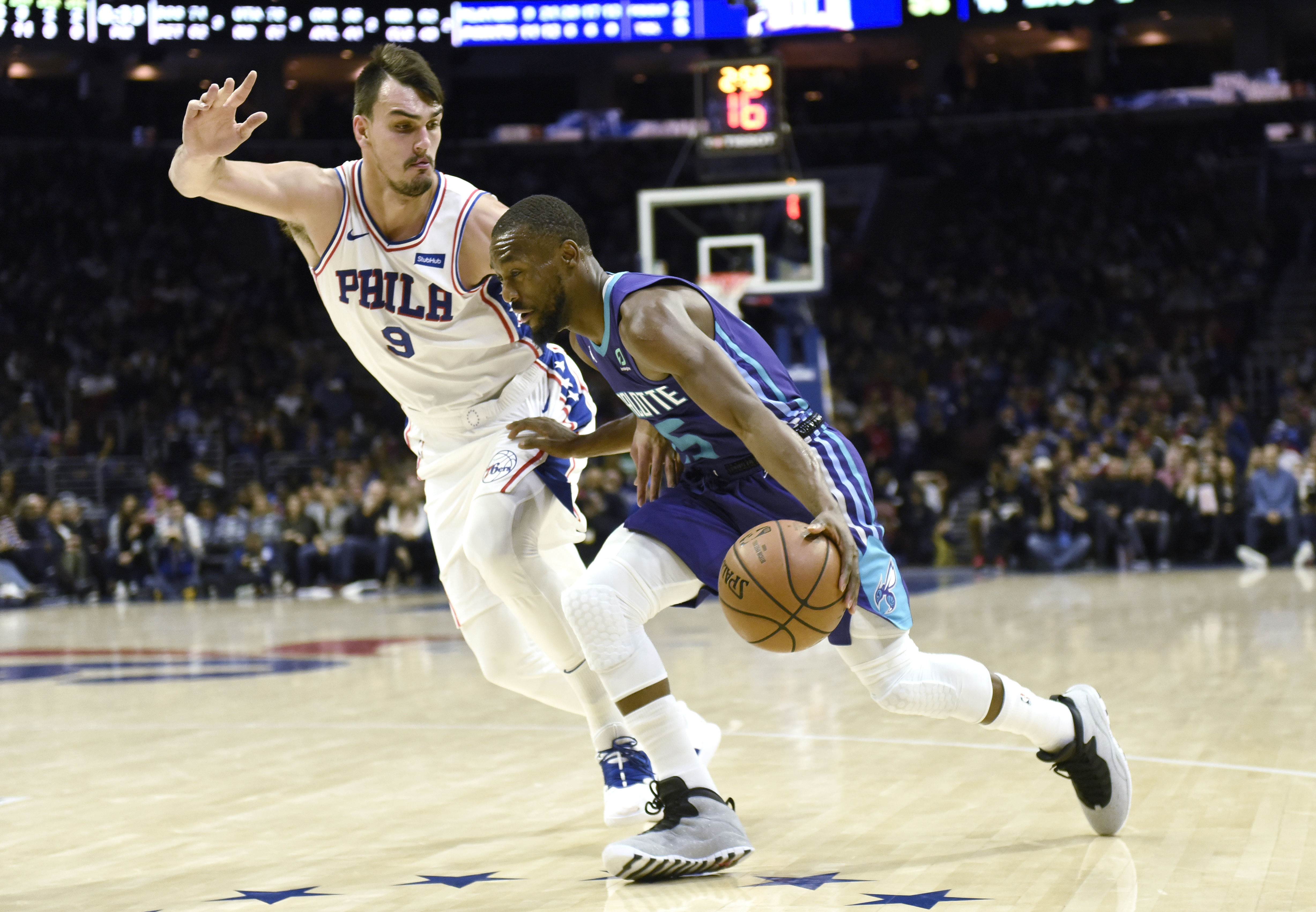 Embiid leads 76ers past Hornets