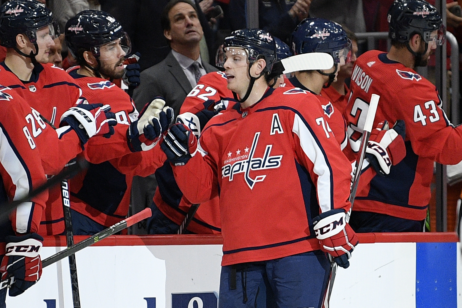 Carlson leads Caps to first home win, 4-3 over Maple Leafs