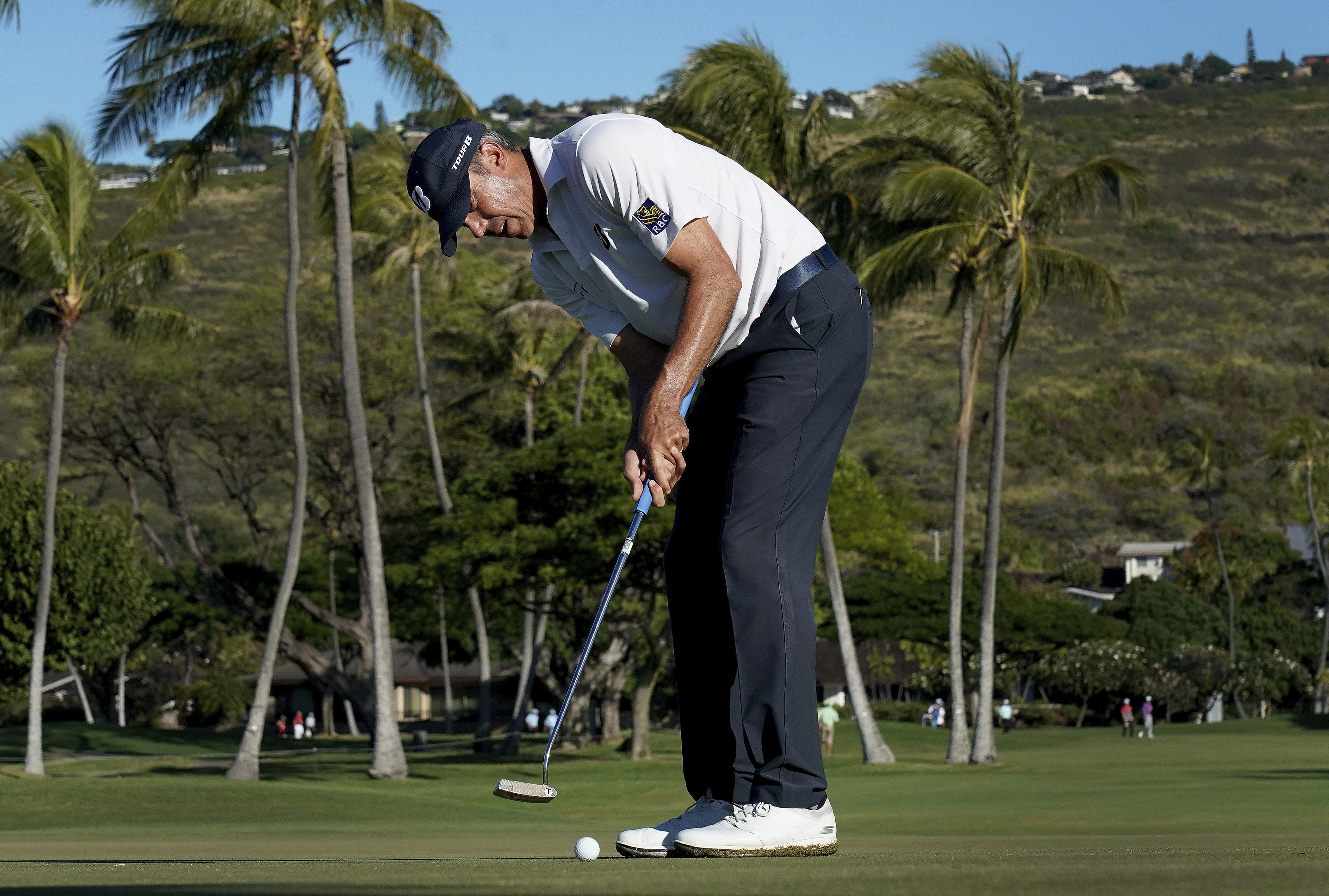 Kuchar builds early lead at Sony Open