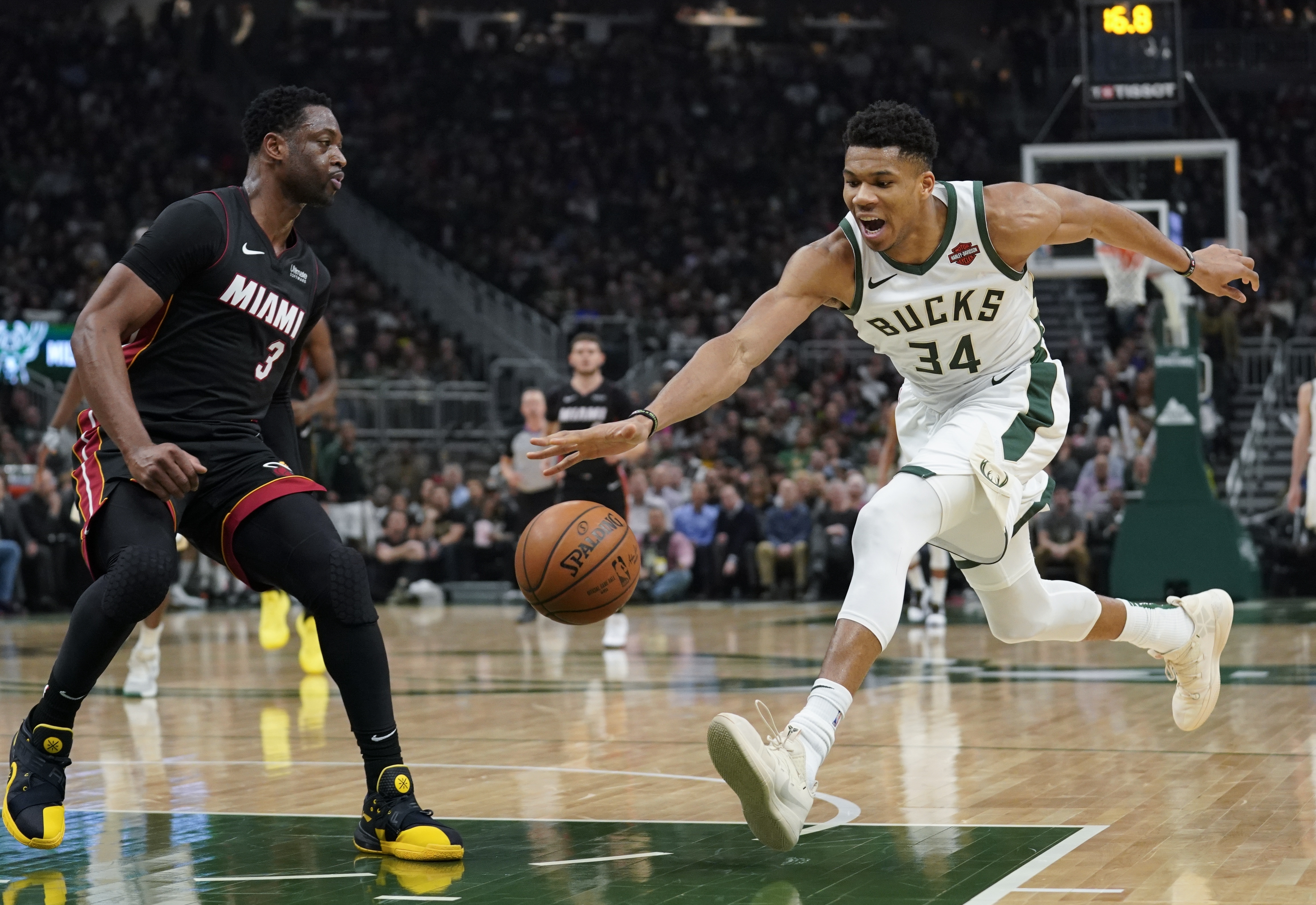 Antetokounmpo has triple-double as Bucks crush Heat 124-86