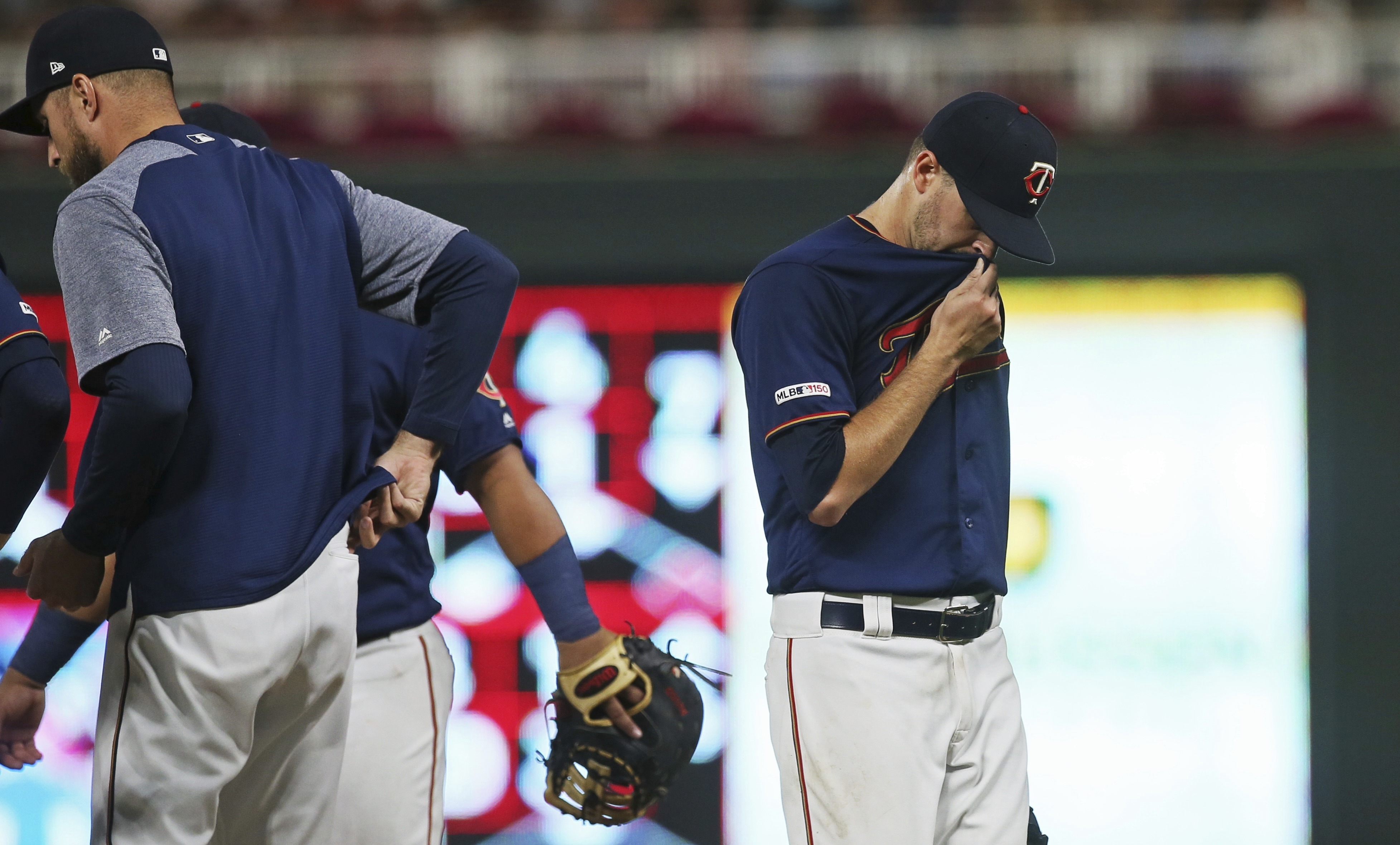 Twins lose 3-1 to White Sox, division lead trimmed to 4