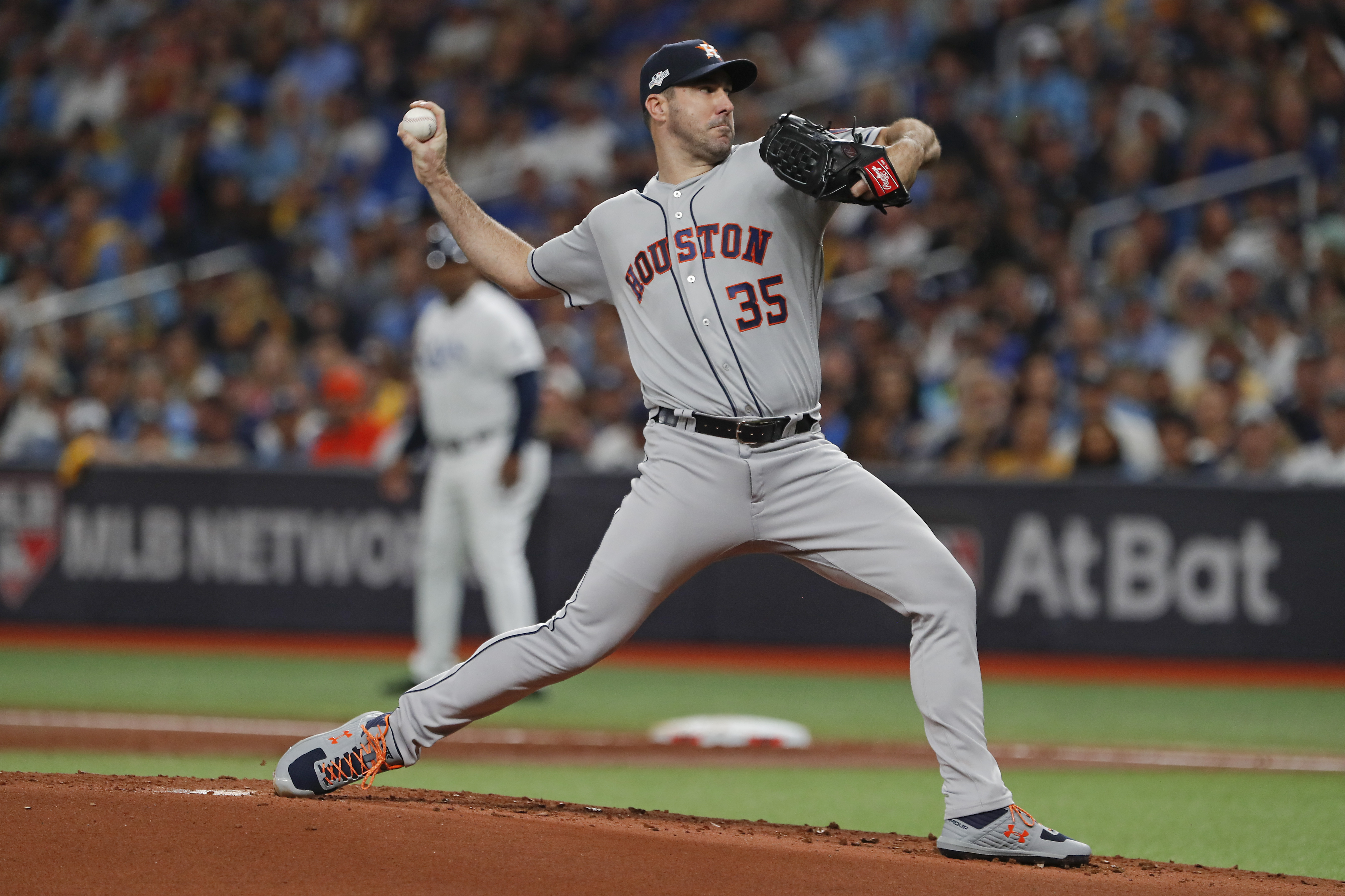 LEADING OFF: Paxton vs Verlander in ALCS, day off for NLCS